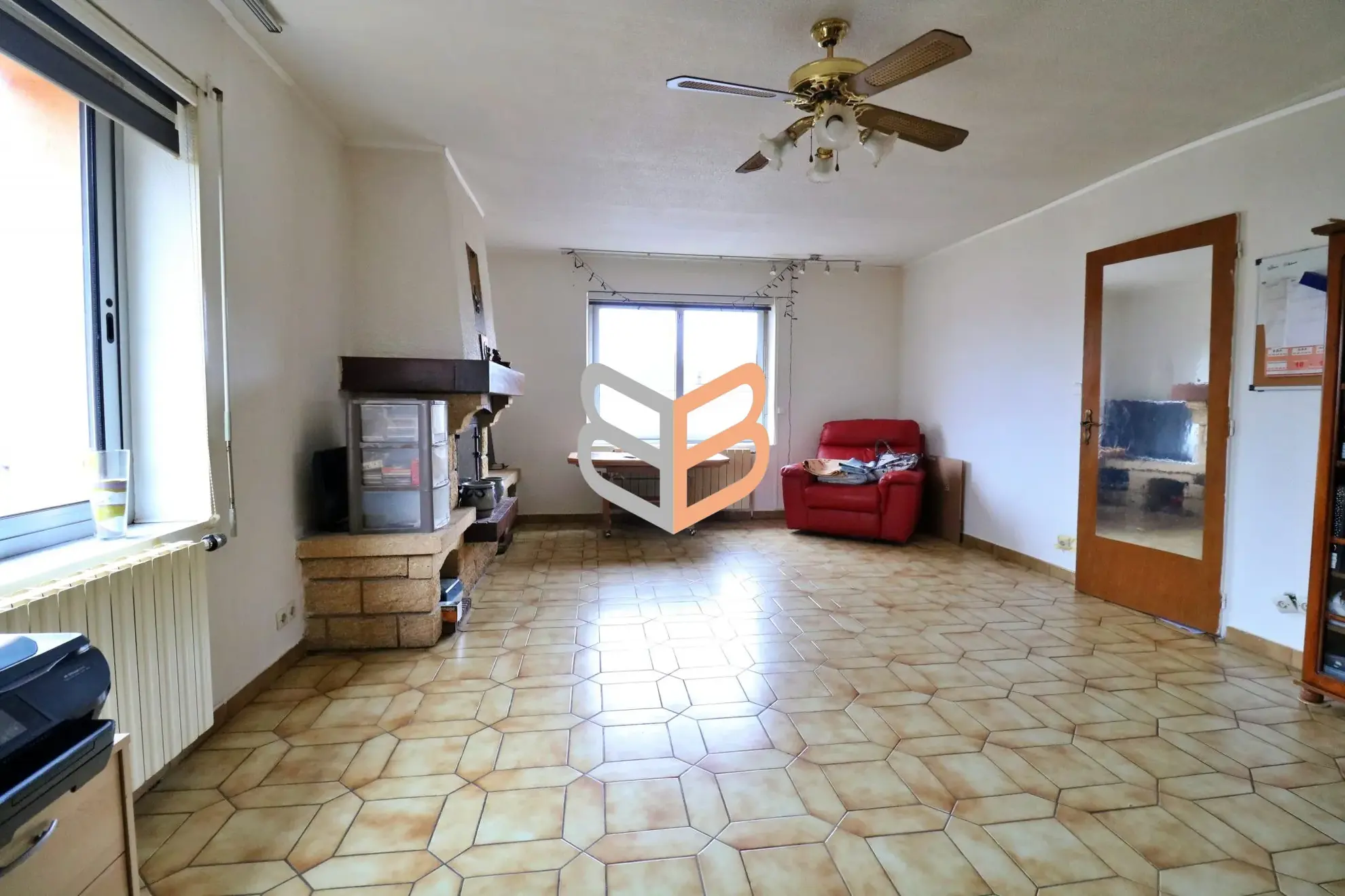 Appartement rénové de 120 m² en rez-de-chaussée à Thil avec terrasse et jardin 