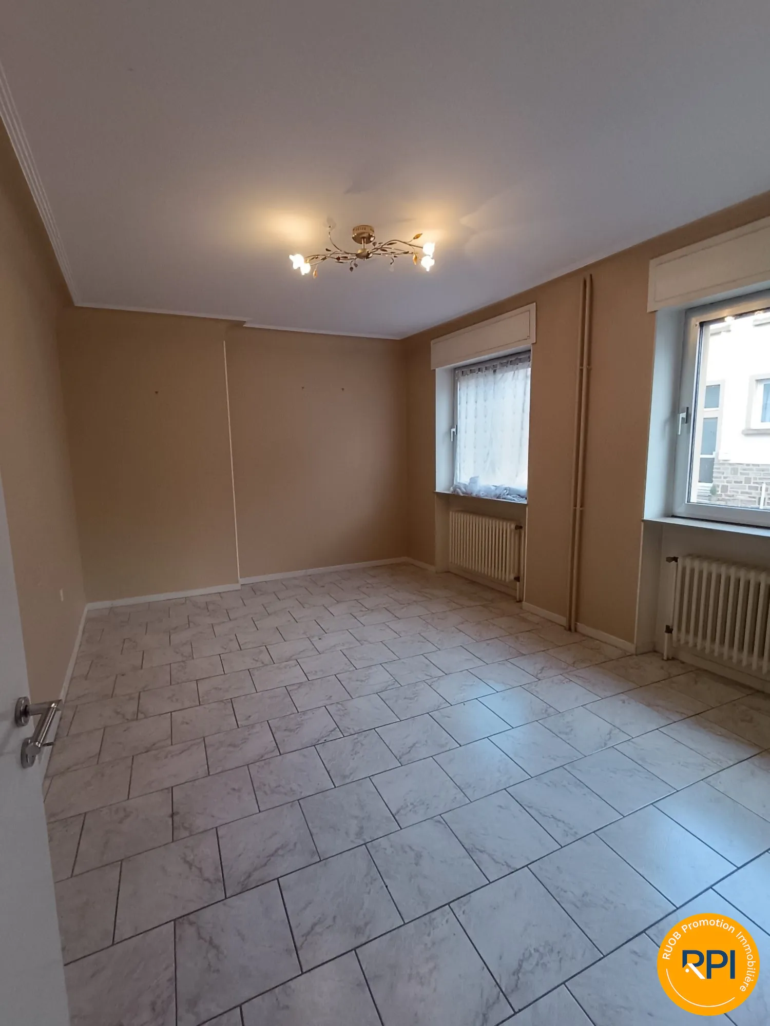 Chambre rdc Maison à vendre à Spicheren avec jardin, garage et 4 chambres 