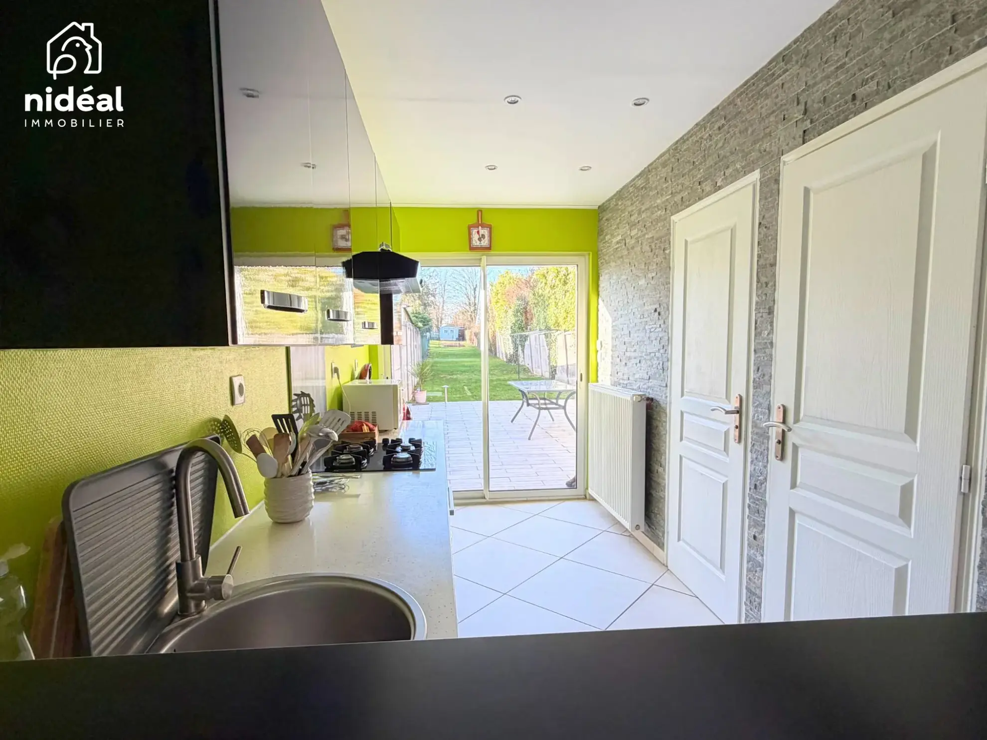Maison rénovée à vendre à Sebourg de 106 m² avec terrasse et jardin 