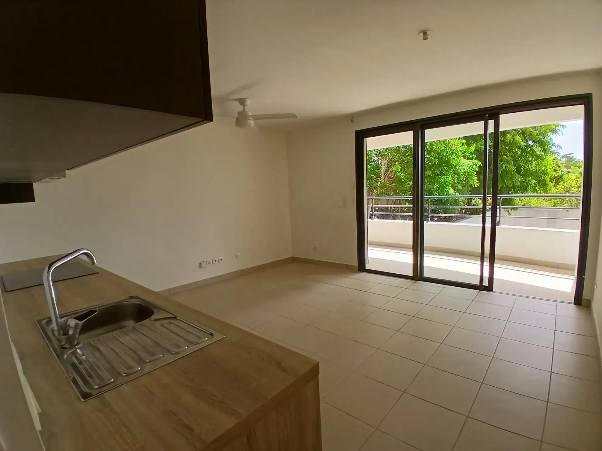 Appartement T2 lumineux avec terrasse et parking à Fort-de-France