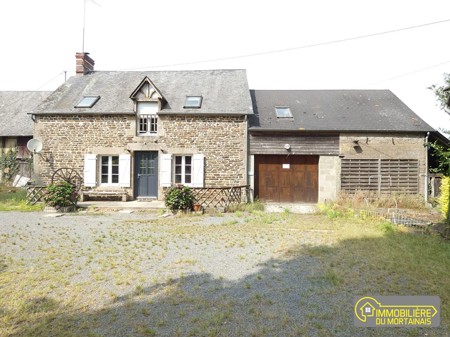 Maison à rénover de 81 m² avec terrain à Moulines (50600) - Opportunité d'investissement