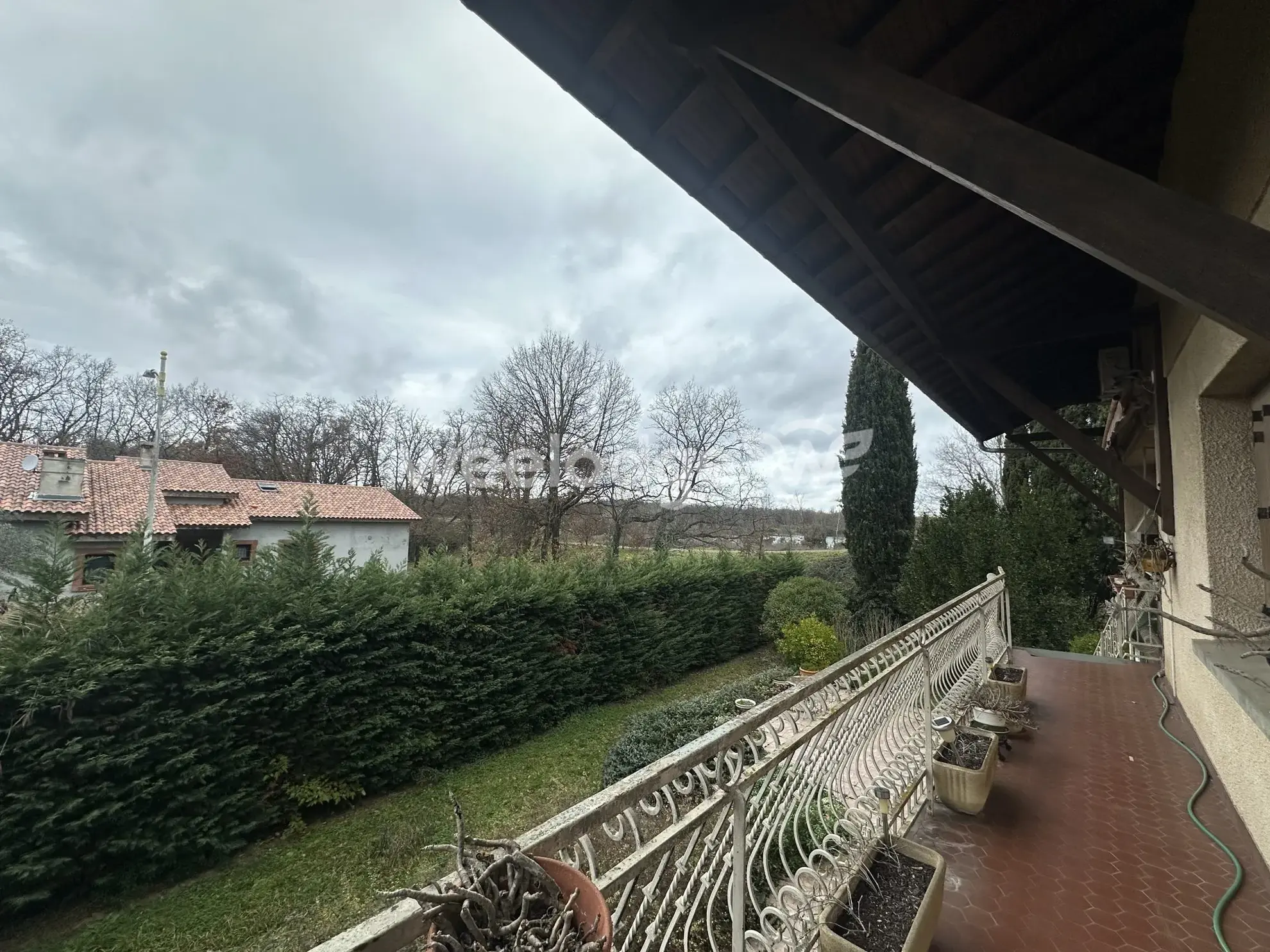 Appartement T3 rénové avec terrasse et vue sur lac à Tournefeuille - Spacieux et lumineux