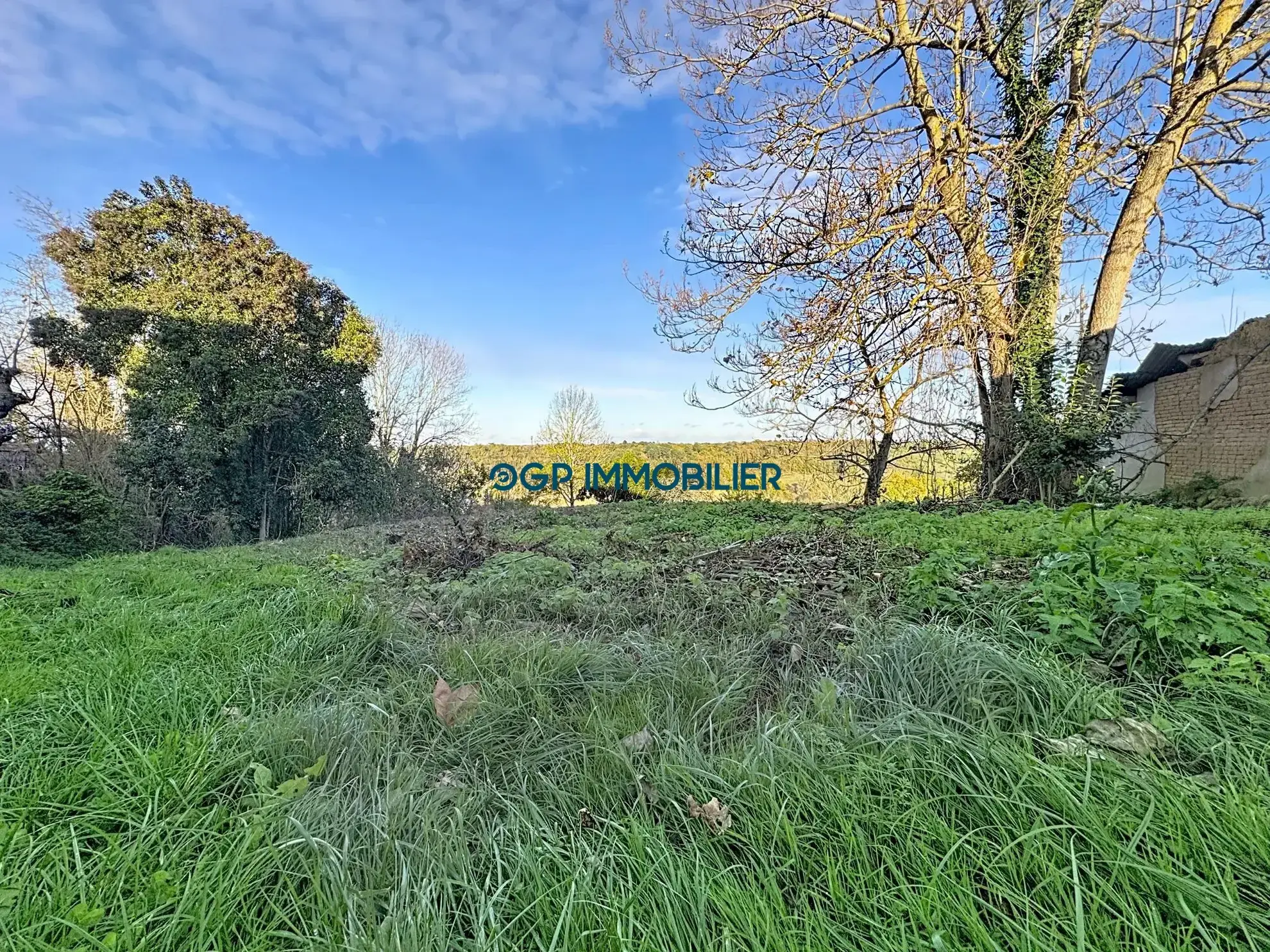 Terrain de 480 m² à Genebrières avec vue panoramique - Emplacement idéal 