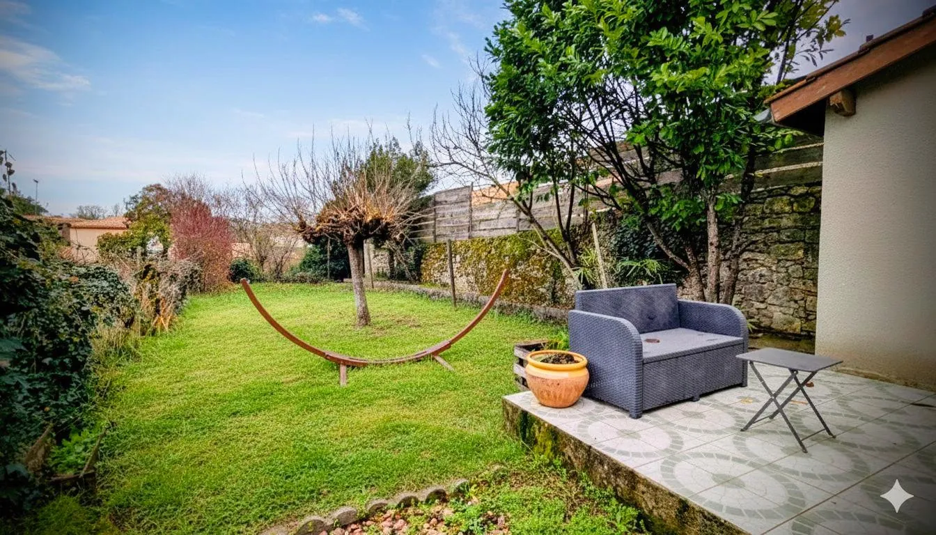 Jardin Maison en pierre T5 de 125 m² avec jardin et terrasse à Astaffort 