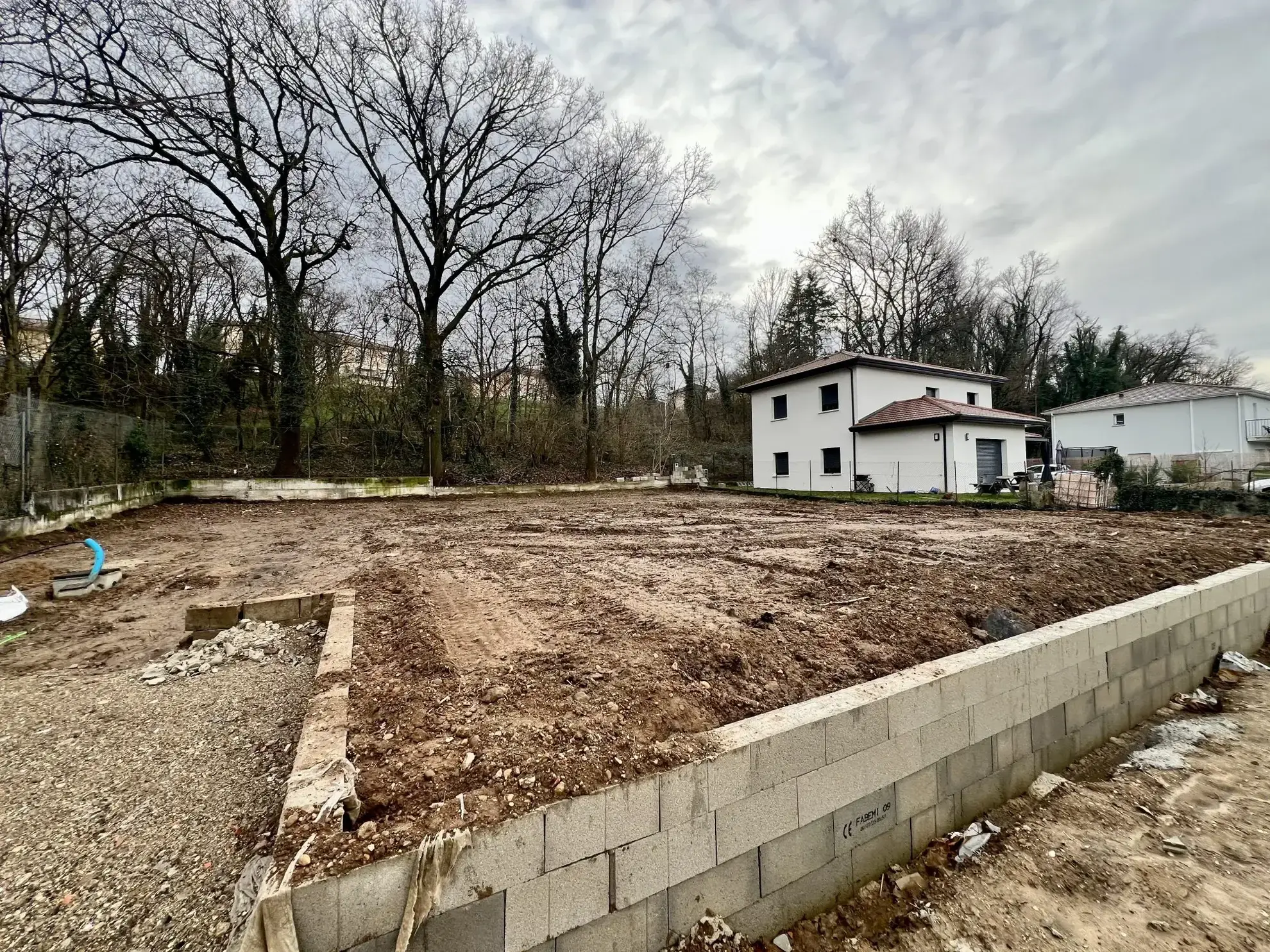 Terrain constructible à vendre à Pont-de-Chéruy, 653 m², viabilisé 