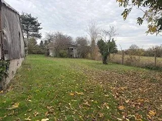 Terrain constructible à Génillé (37460) avec potentiel pour 4 maisons et 8 boxes 