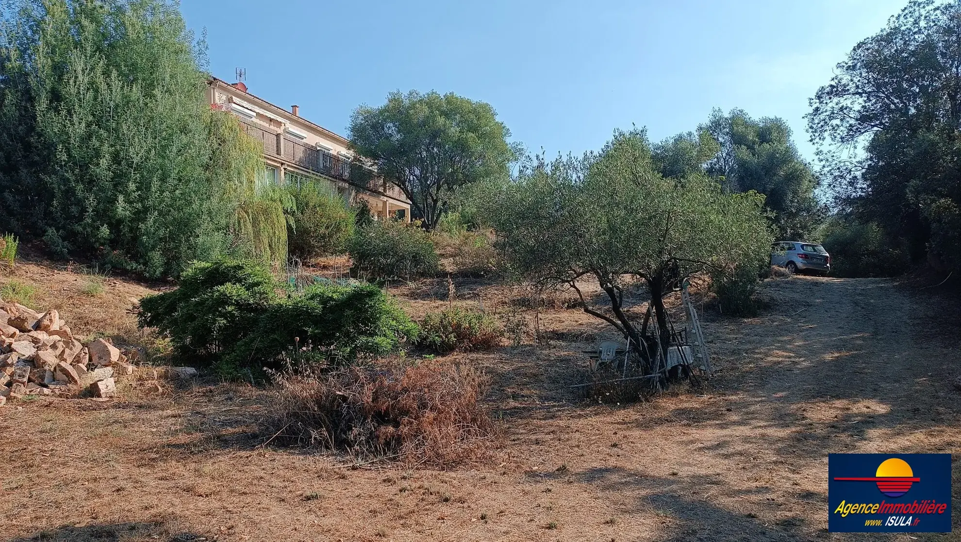 Appartement F2 en rez-de-jardin avec jardin privatif à Albitreccia