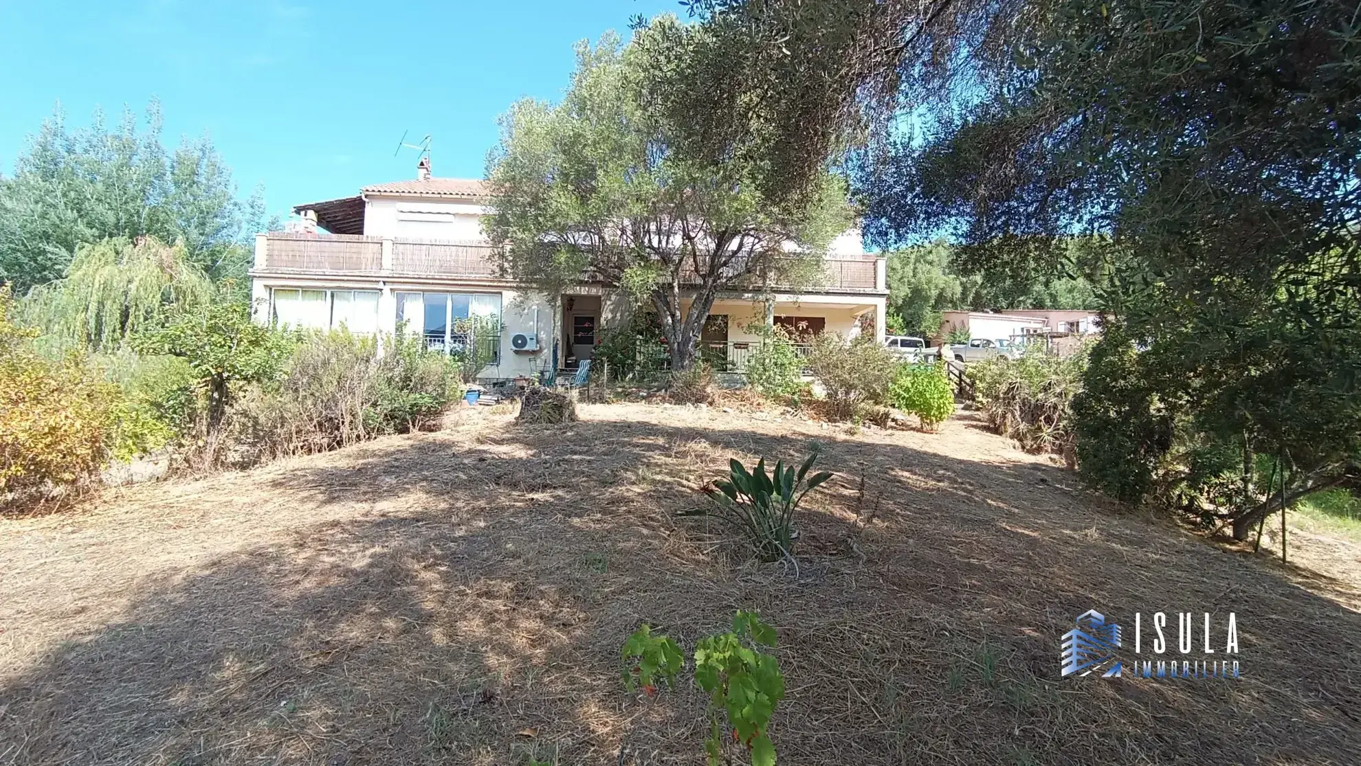 Appartement F2 en rez-de-jardin avec jardin privatif à Albitreccia 