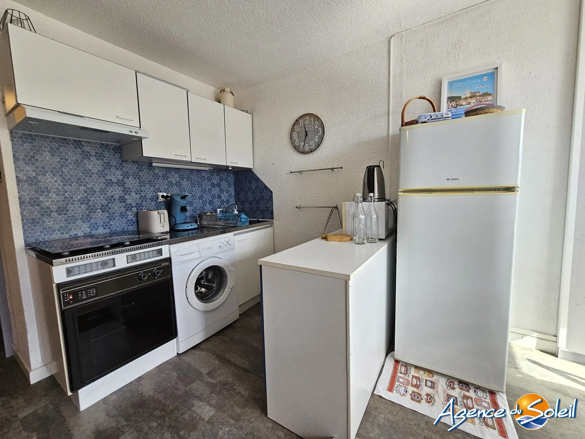 Appartement de 33 m² avec Vue Mer à Gruissan - Piscine et Stationnement Inclus 
