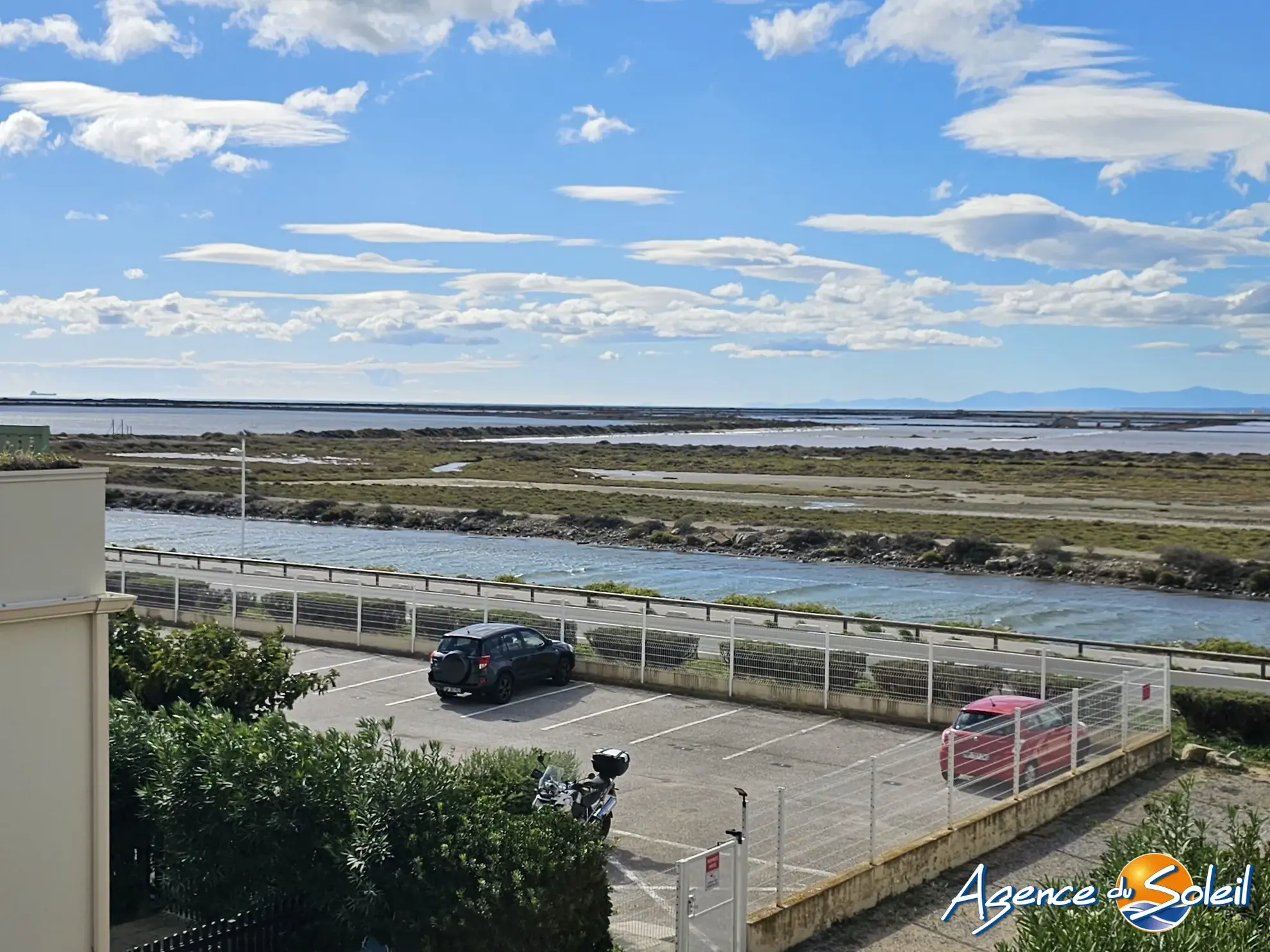 Appartement de 33 m² avec Vue Mer à Gruissan - Piscine et Stationnement Inclus