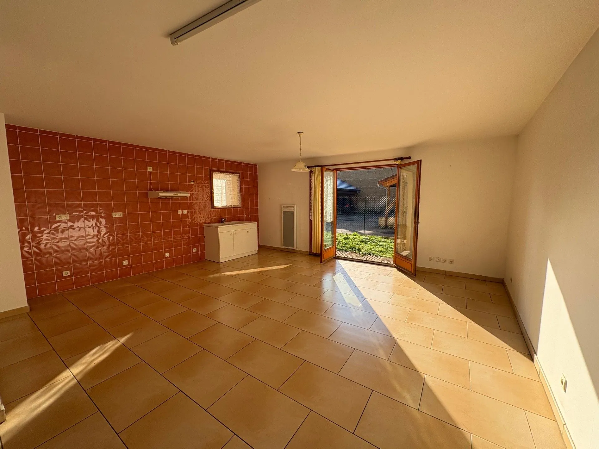 Appartement T3 avec jardin et parking à Saint-Étienne-de-Saint-Geoirs 