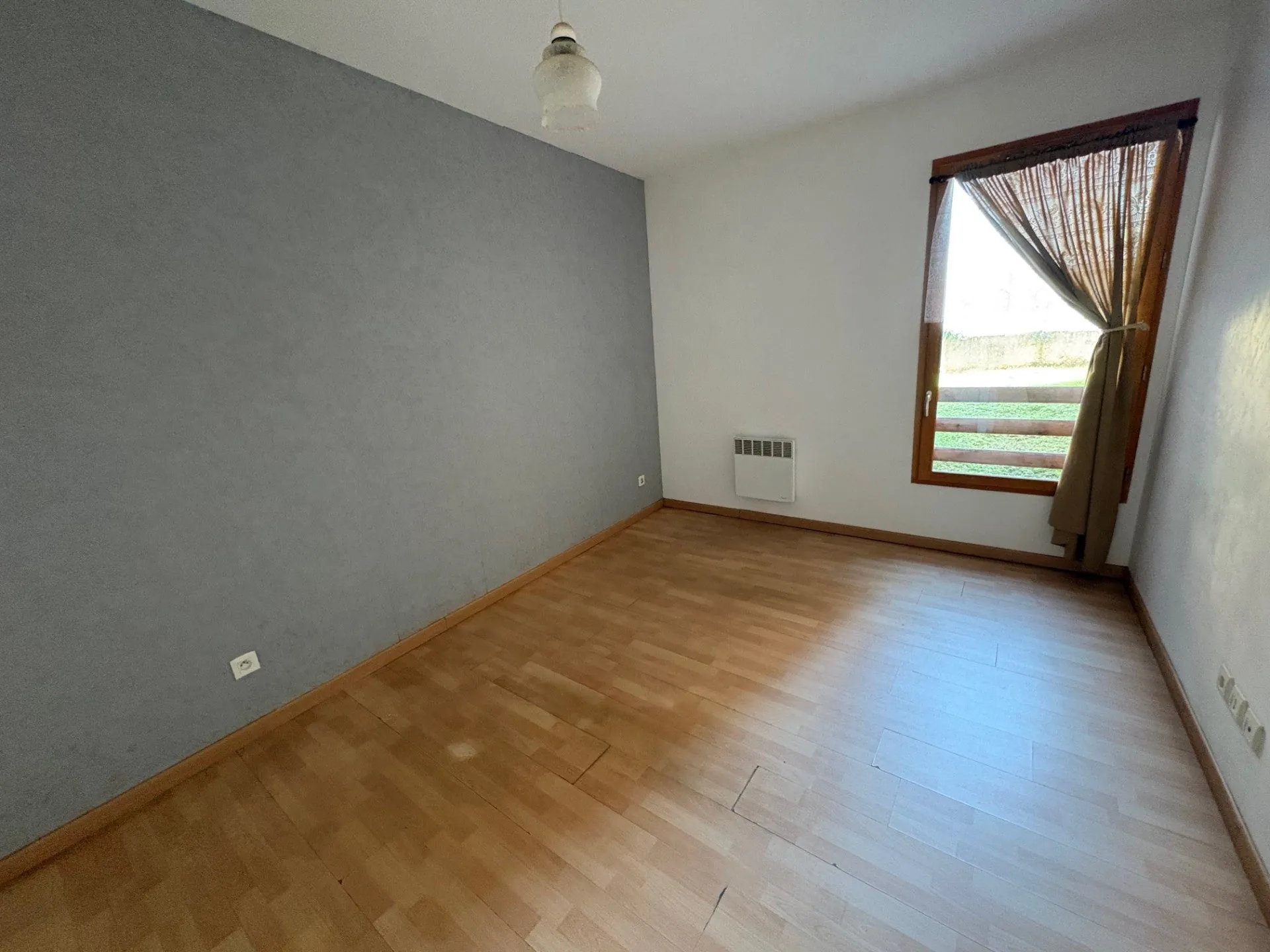 Appartement T3 avec jardin et parking à Saint-Étienne-de-Saint-Geoirs 