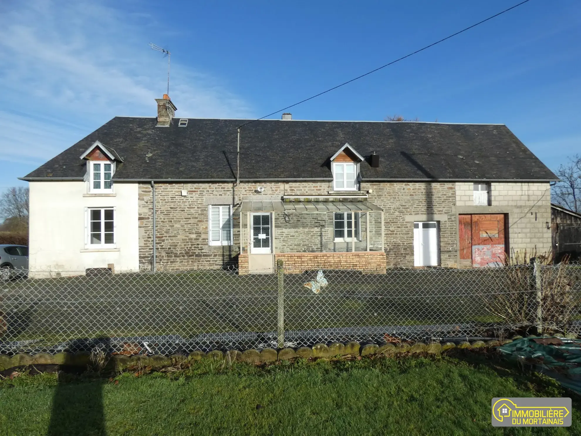 Maison de campagne à vendre à Mortain-Bocage avec grand terrain