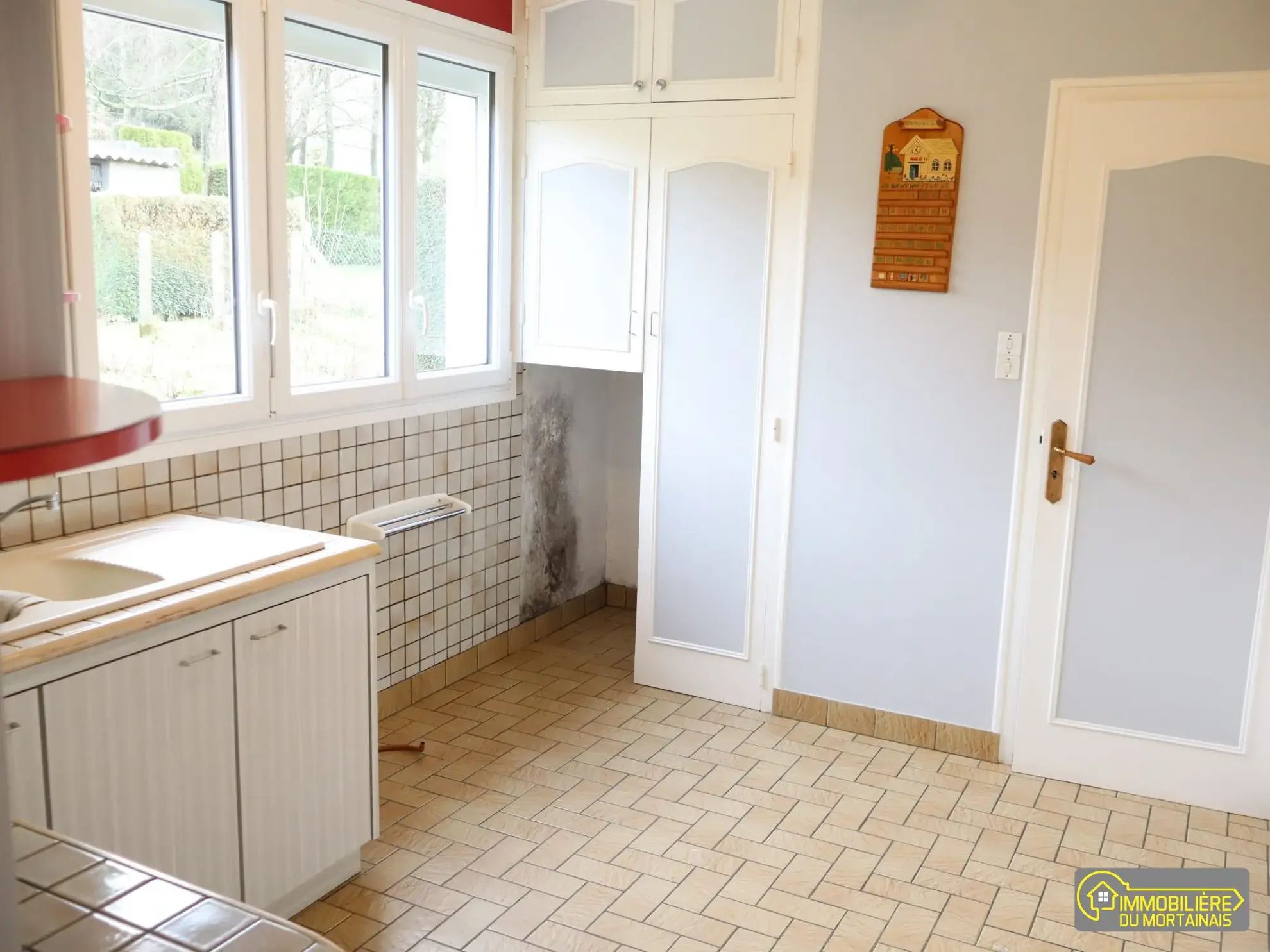 Maison de ville à Mortain-Bocage avec garage et cave - Fonctionnelle et à proximité des commodités 