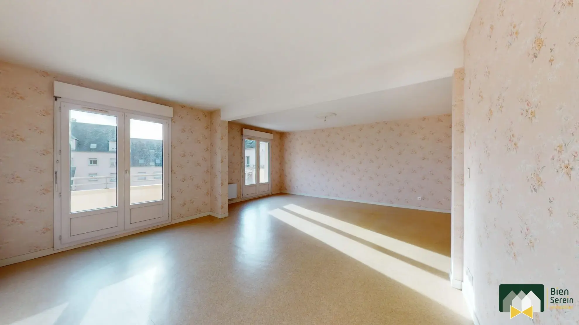 Pièce de vie  À vendre appartement T3 lumineux de 83,58 m² avec balcon et garage à Léves 