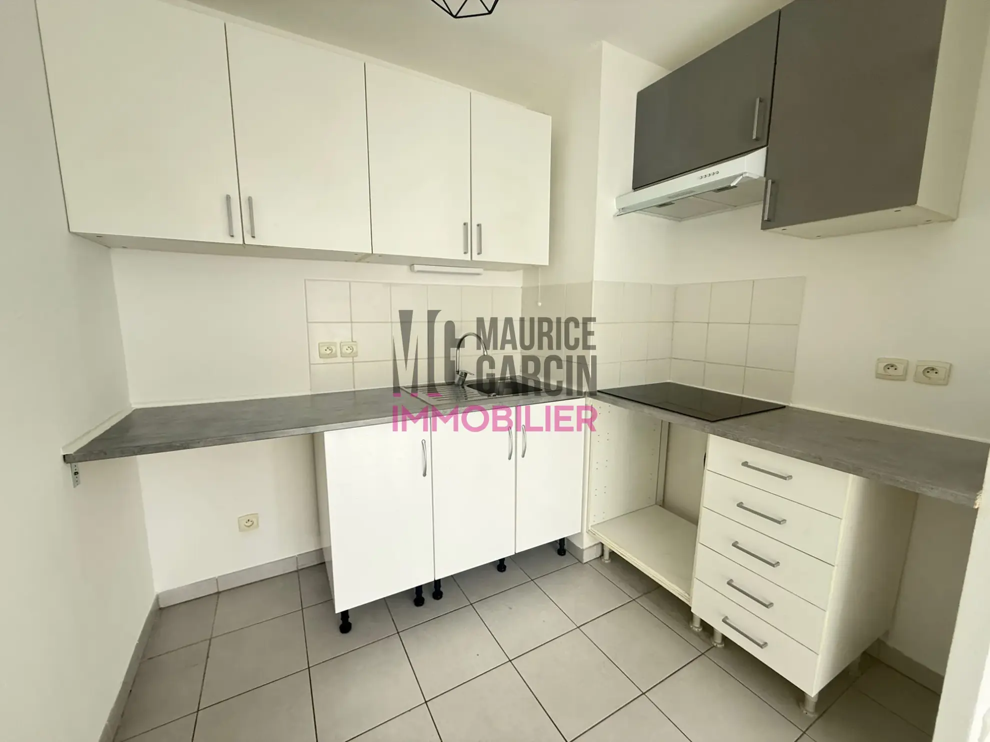 Appartement T3 avec terrasse et parking privé à Avignon proche intra-muros 