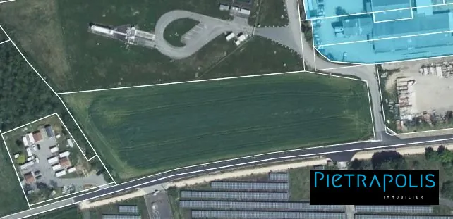 Terrain constructible à vendre à Saint Cyprien, 11 000 m² dans zone artisanale 