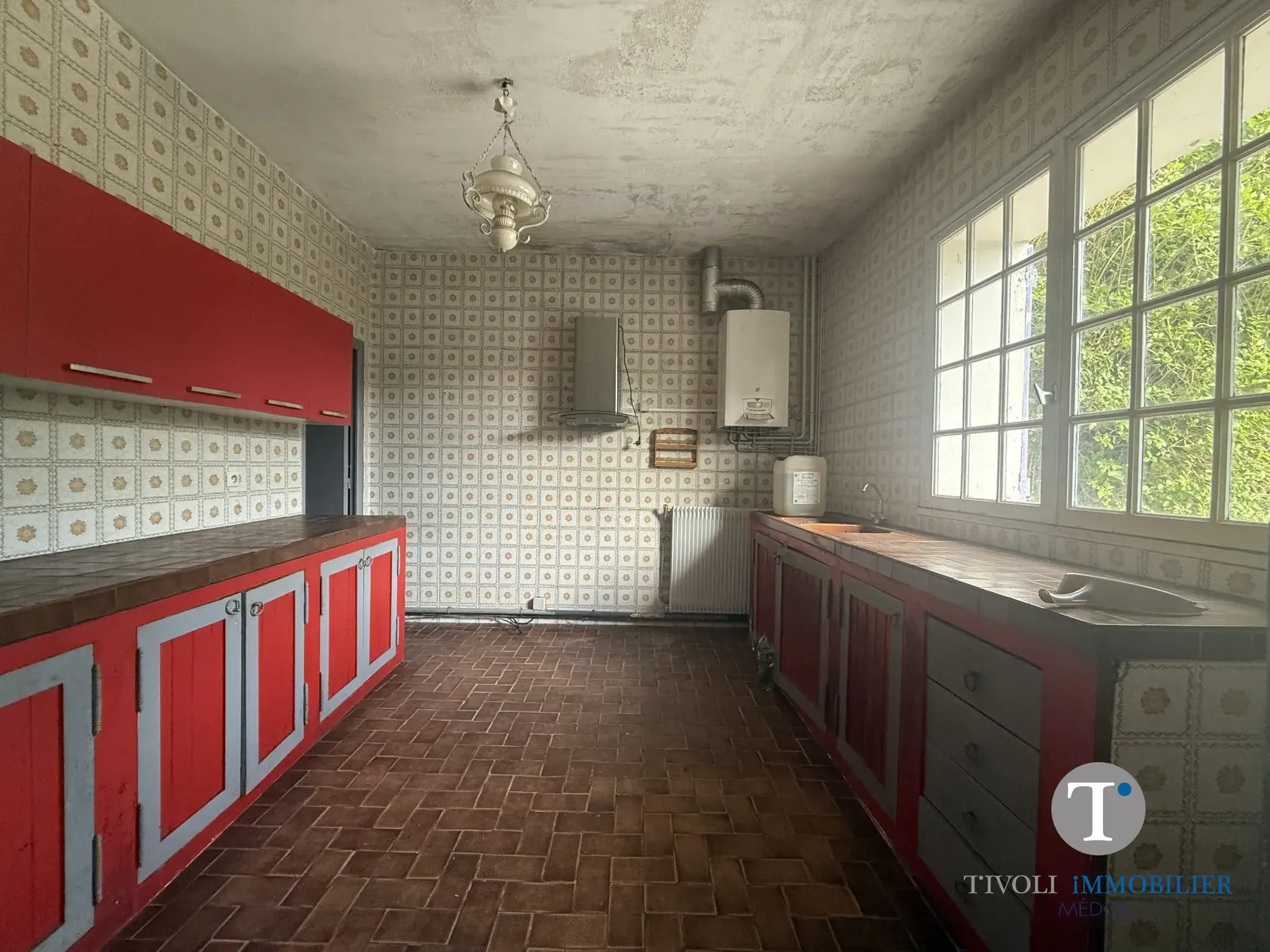 Maison à vendre avec 3 chambres à Lesparre-Médoc - Potentiel de rénovation 