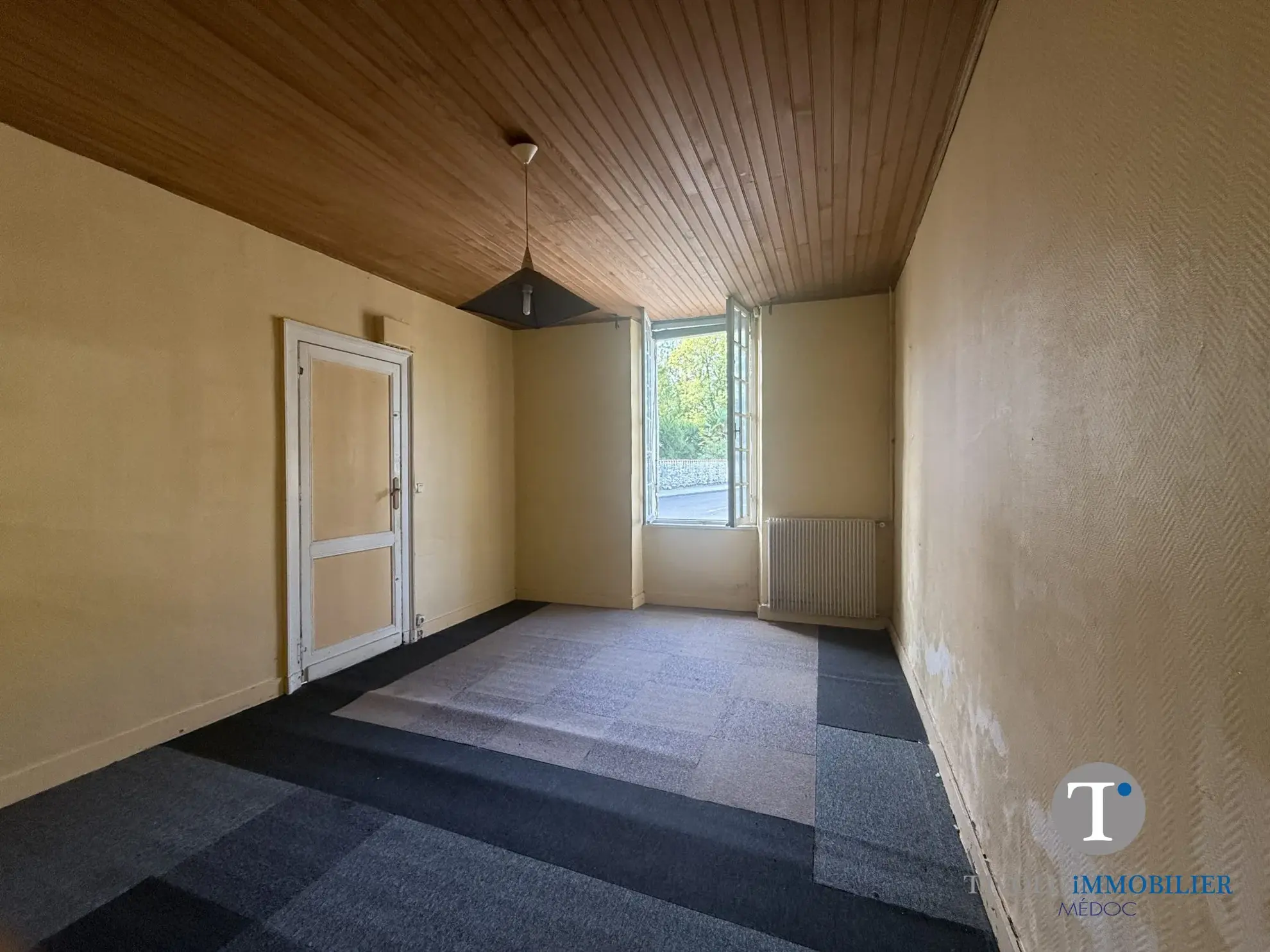 Maison à vendre avec 3 chambres à Lesparre-Médoc - Potentiel de rénovation 