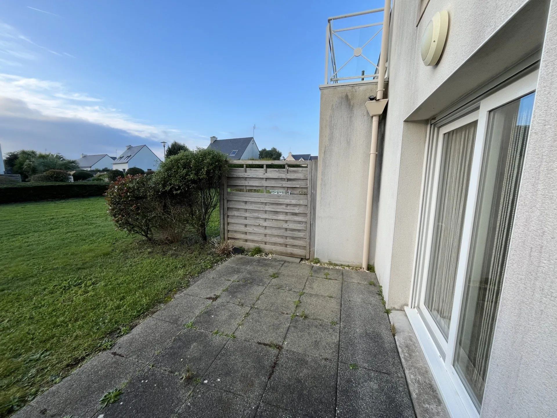 Appartement duplex T3 avec terrasse, parking et cave à Guilvinec – Investissement idéal 