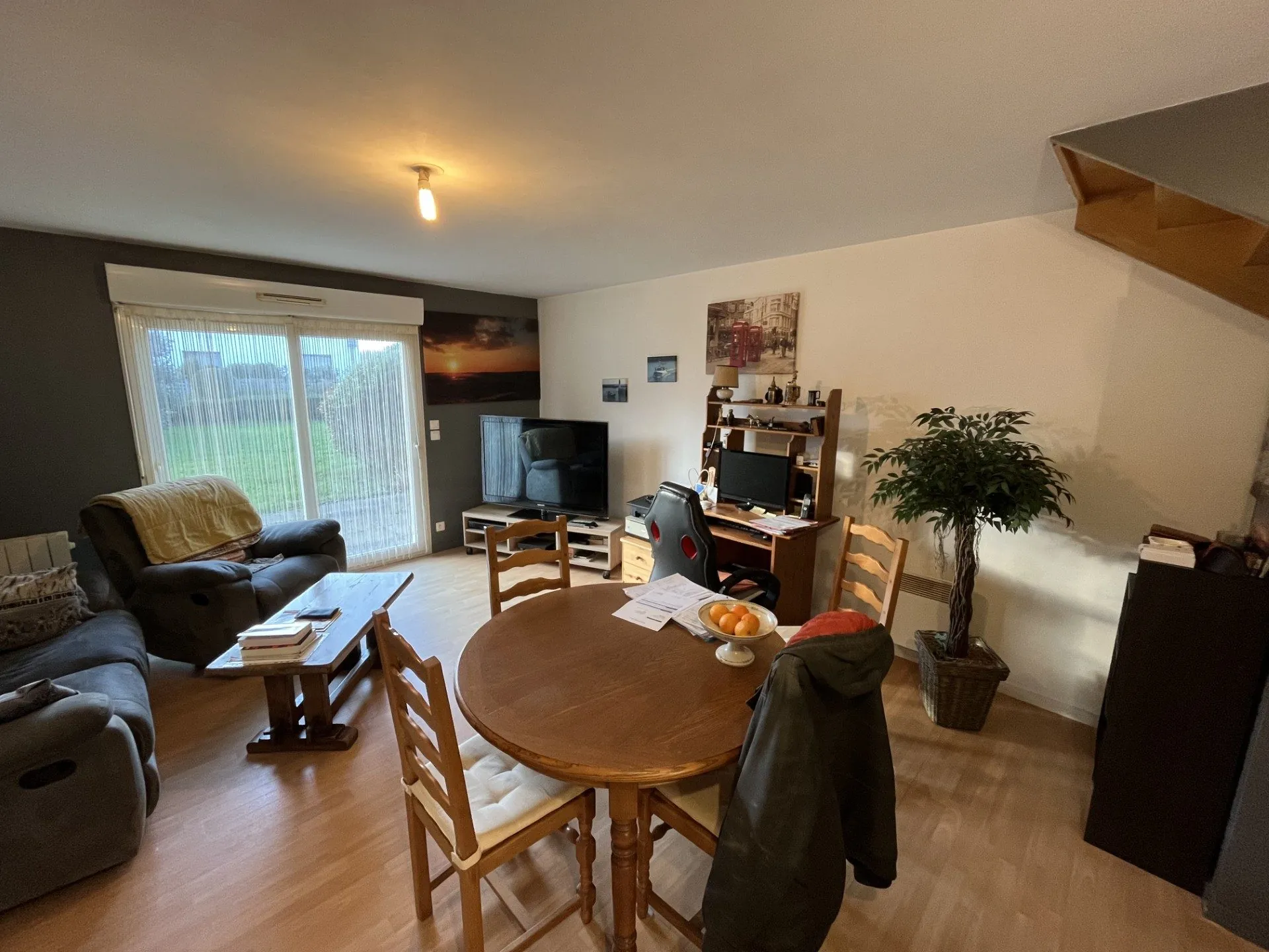 Appartement duplex T3 avec terrasse, parking et cave à Guilvinec – Investissement idéal 