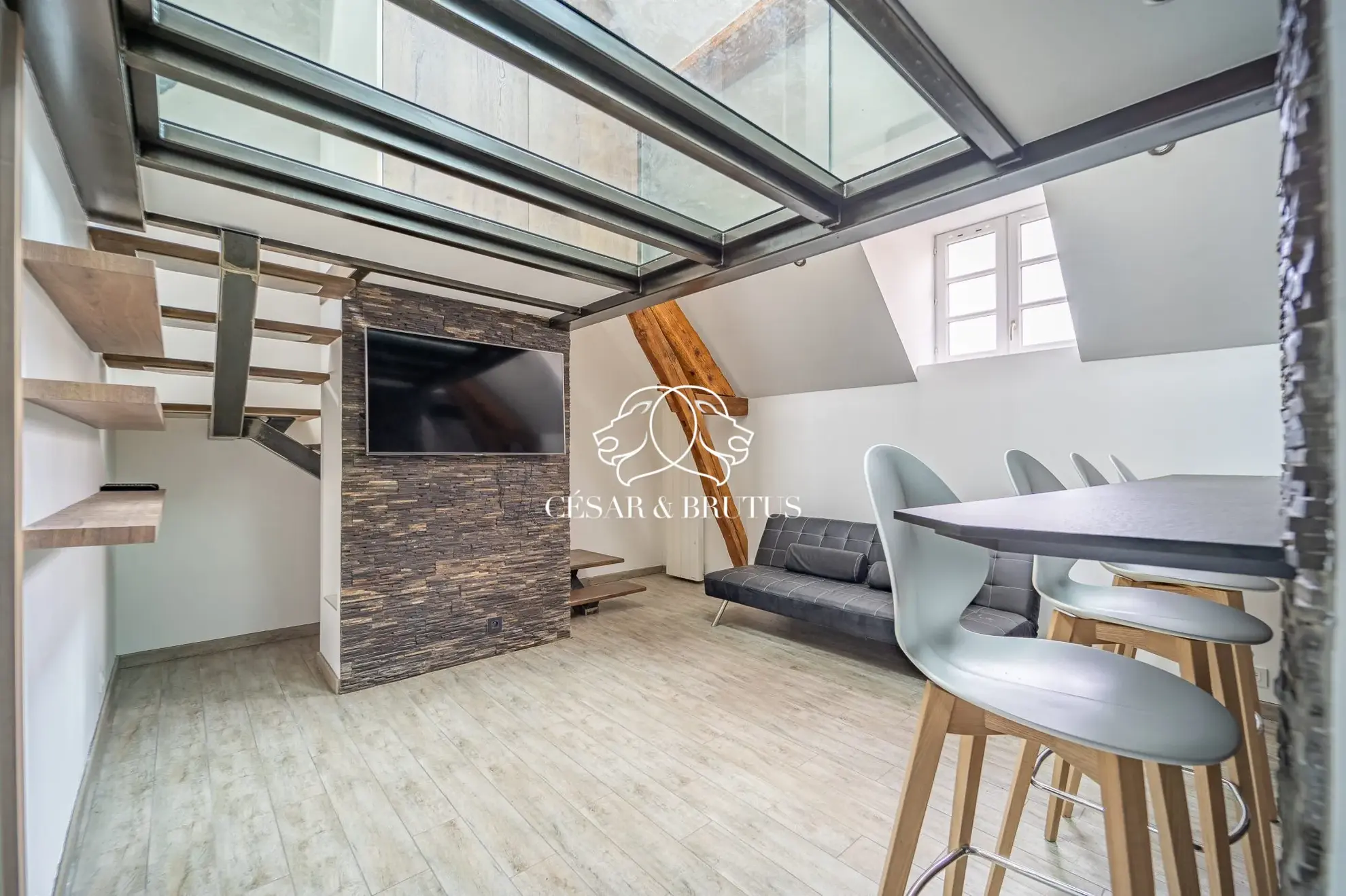 Charmant appartement T2 rénové avec parking et cave à Charbonnières-les-Bains 