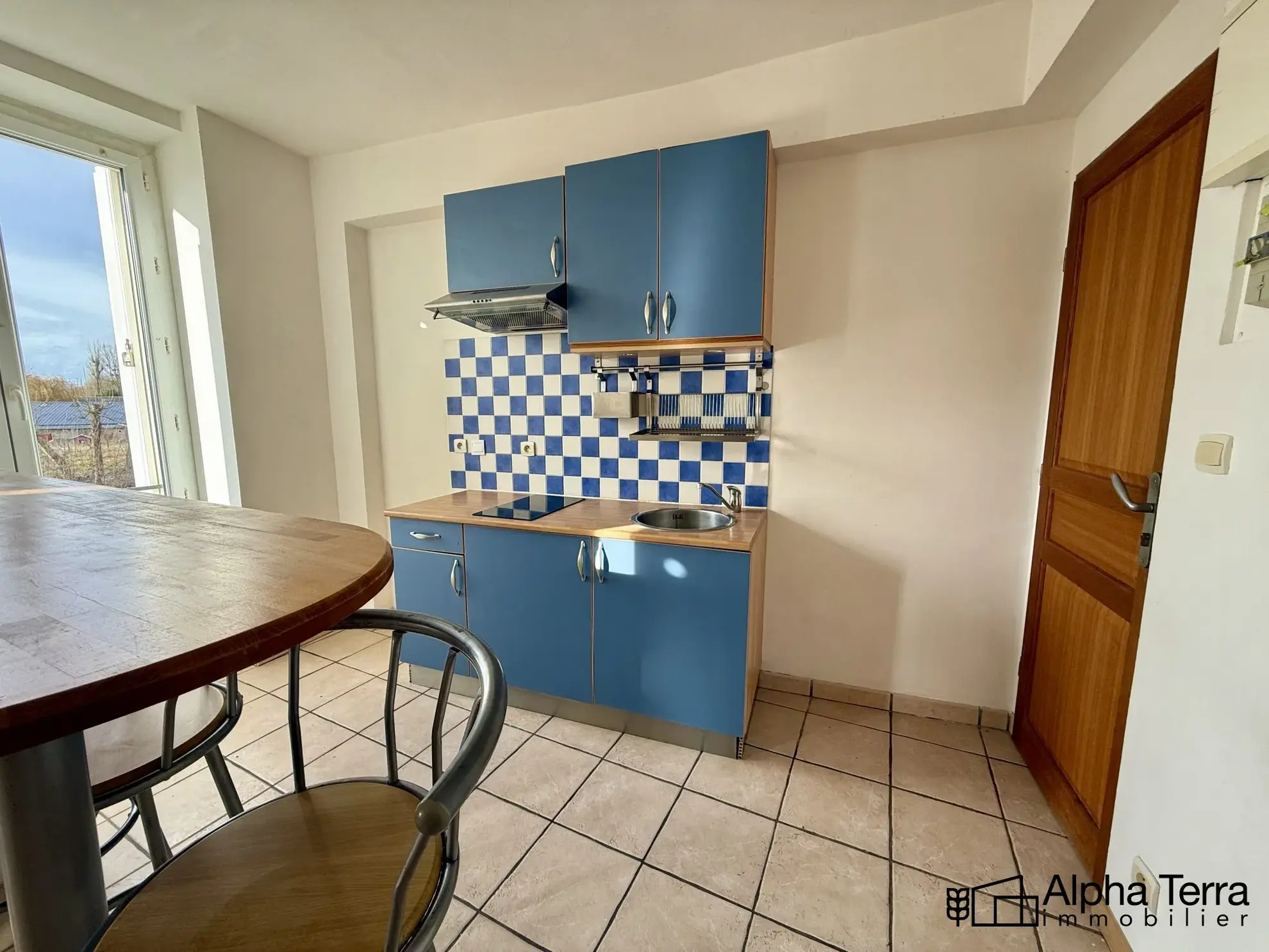 Charmant duplex lumineux à vendre à Caen, à rénover, avec cave et parking possible 