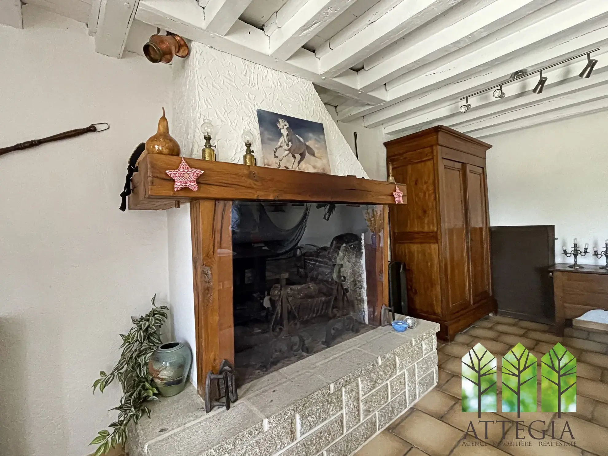 Maison en pierre avec grand terrain à Bonnat, idéal pour familles ou retraités 