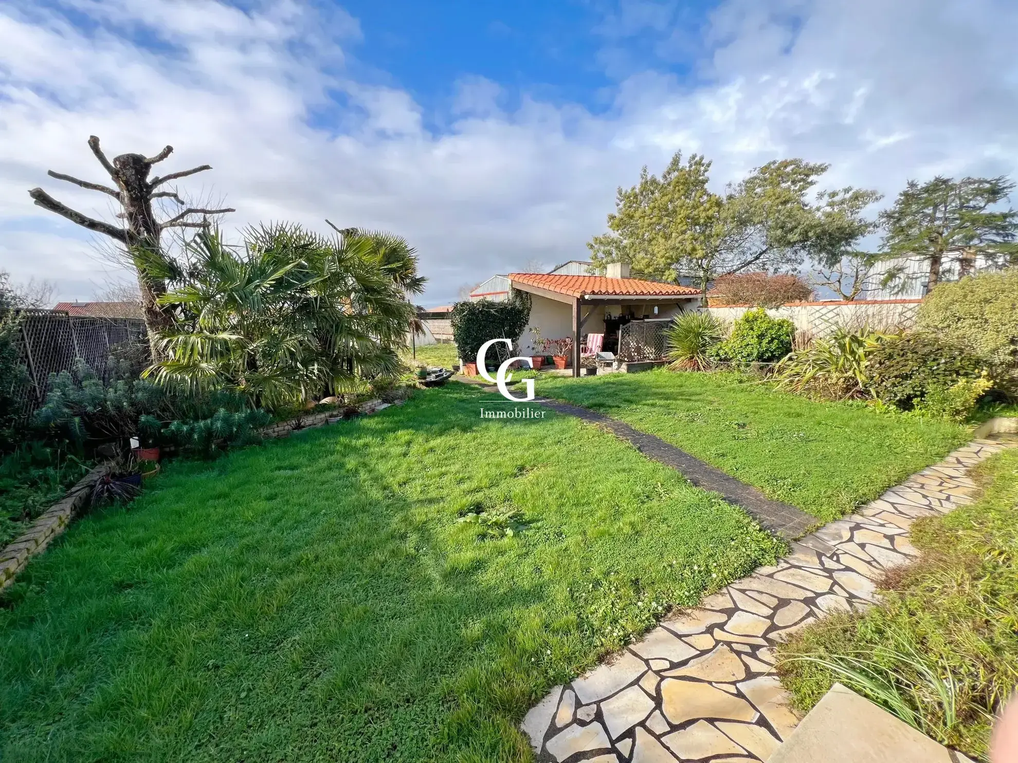 Maison avec sous-sol et jardin à vendre à VIEILLEVIGNE 