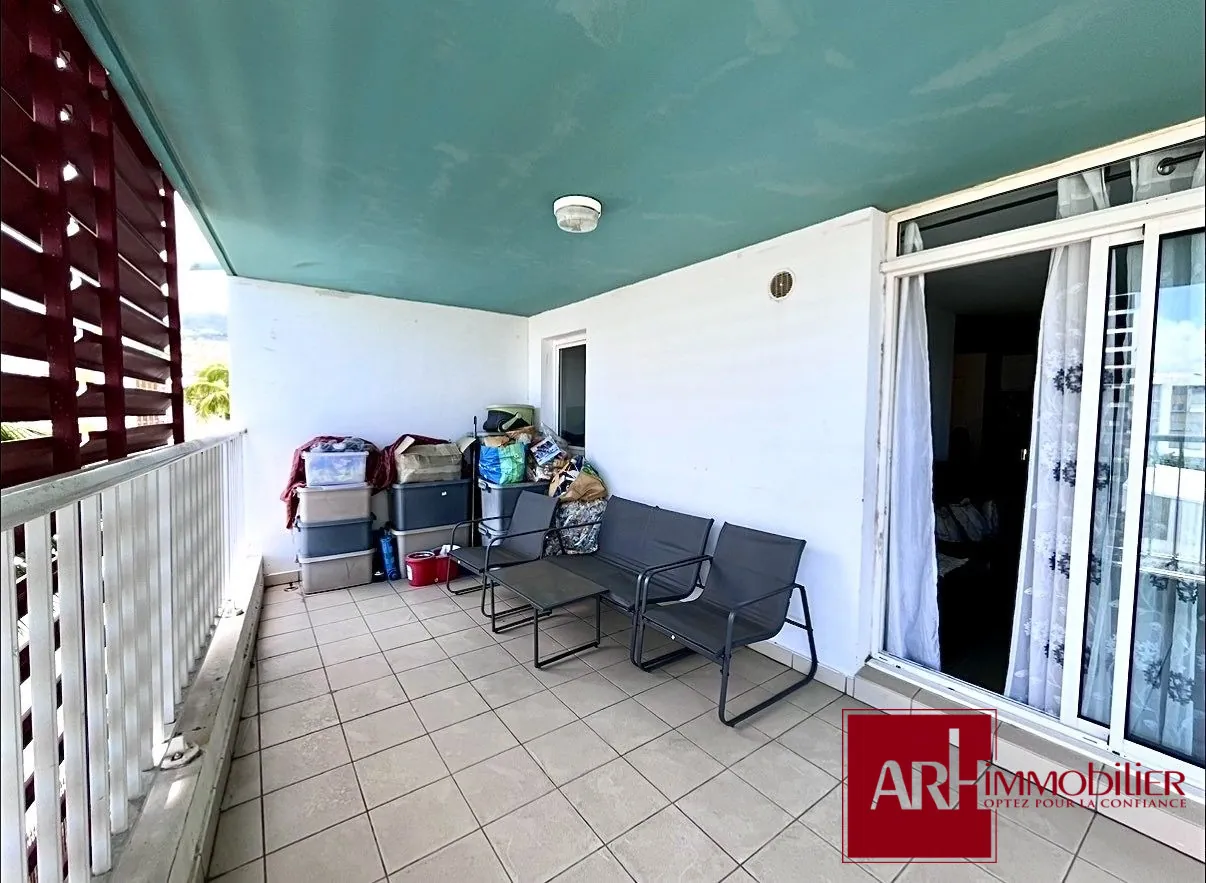 Appartement T3 avec terrasse à Sainte Clotilde, Rez-de-chaussée, parking – Prix 130 000 € 