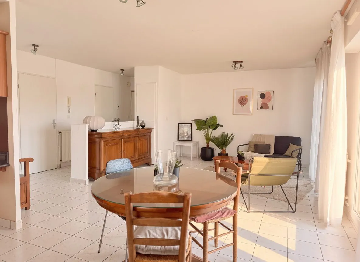 Appartement 2/3 pièces lumineux avec balcon, parking et cave à Nantes
