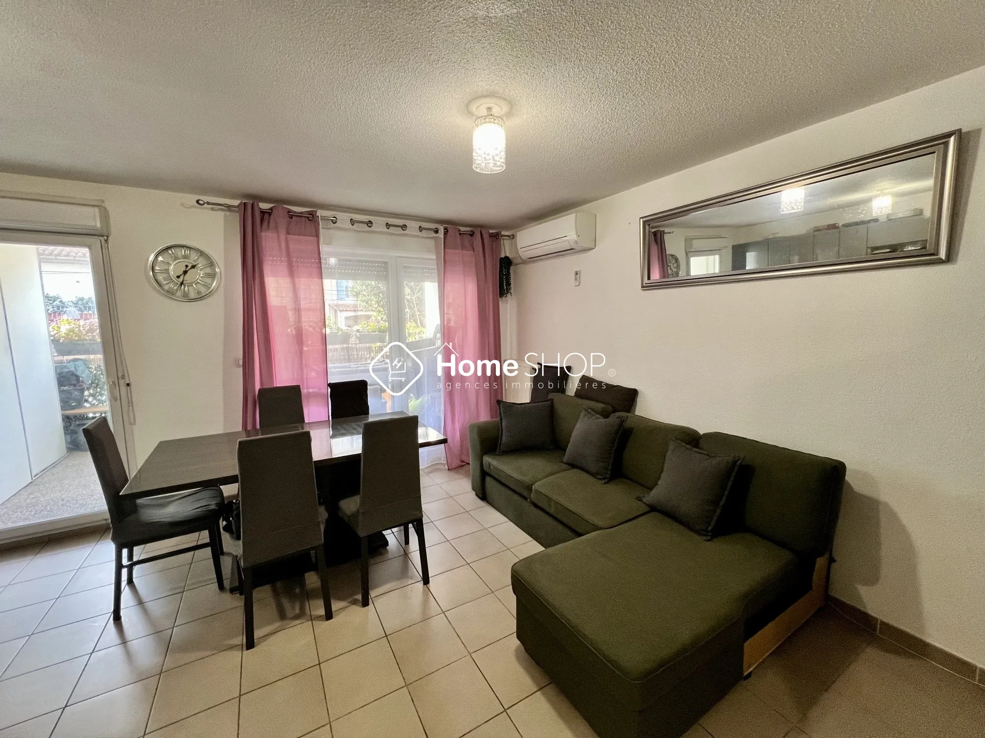 sallon  Appartement T4/5 de 81 m² avec balcon et garage à Marseille