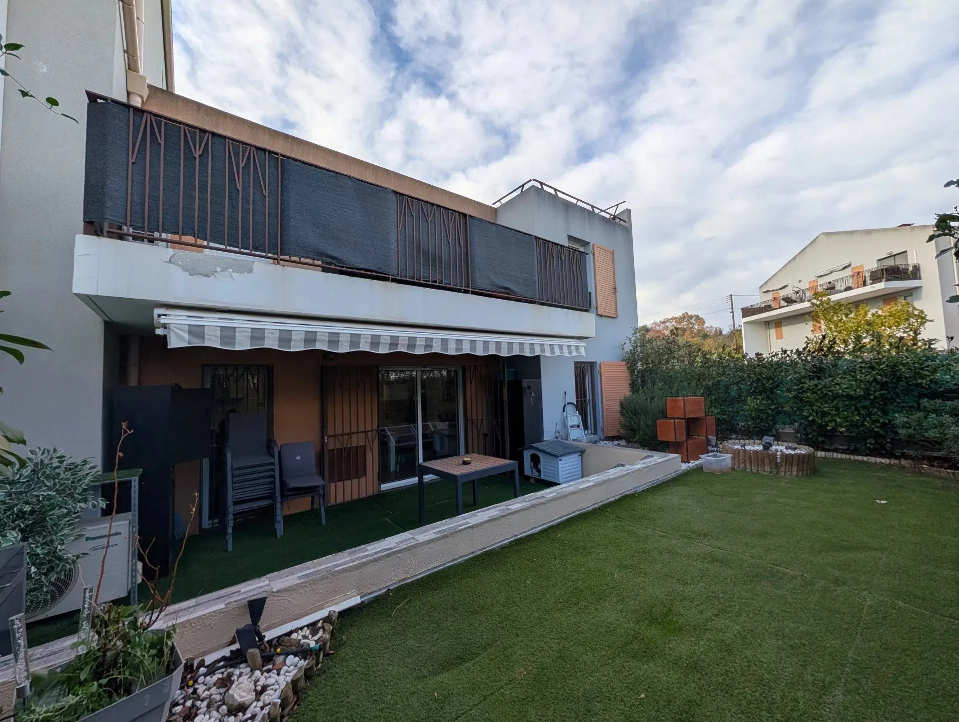 Appartement 2 pièces avec grand extérieur à Marseille 14e