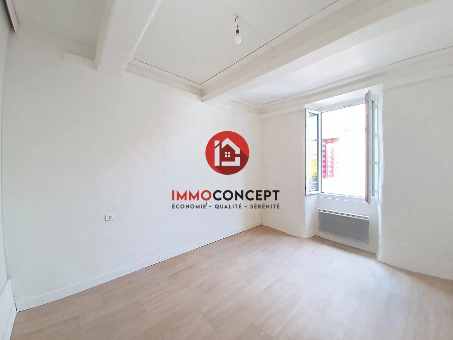 Maison à vendre à Roquemaure - 115 m², 3 chambres, potentiel de rénovation 