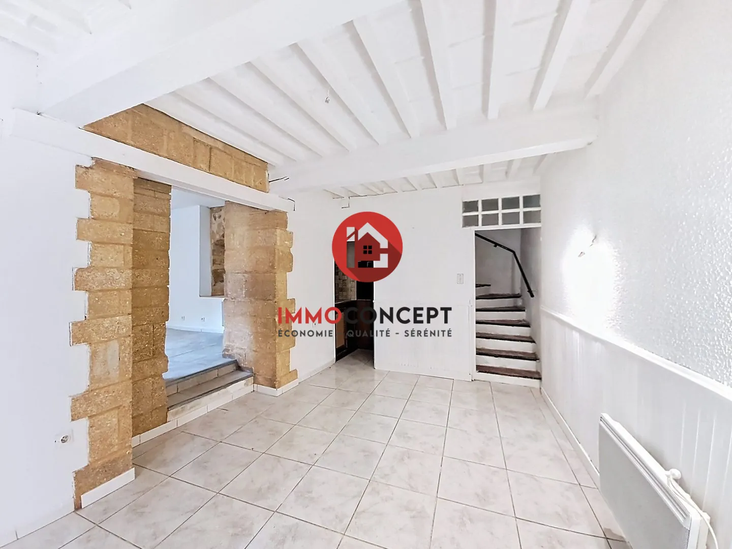 Maison à vendre à Roquemaure - 115 m², 3 chambres, potentiel de rénovation