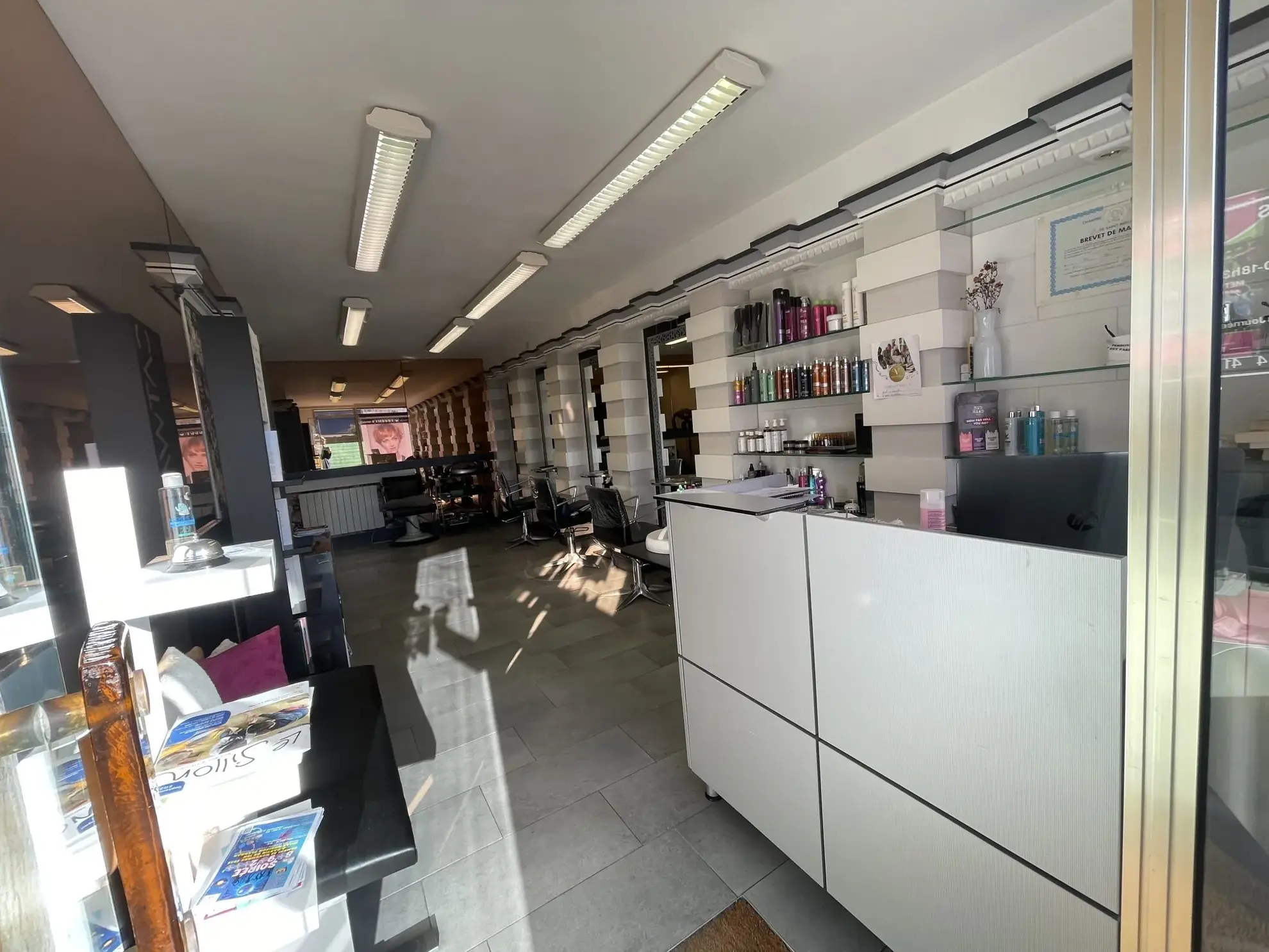 Fonds de commerce salon de coiffure à vendre à Yffiniac - Emplacement idéal 