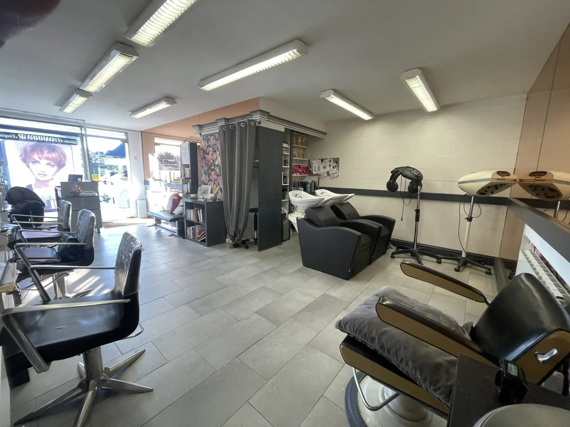 Fonds de commerce salon de coiffure à vendre à Yffiniac - Emplacement idéal 