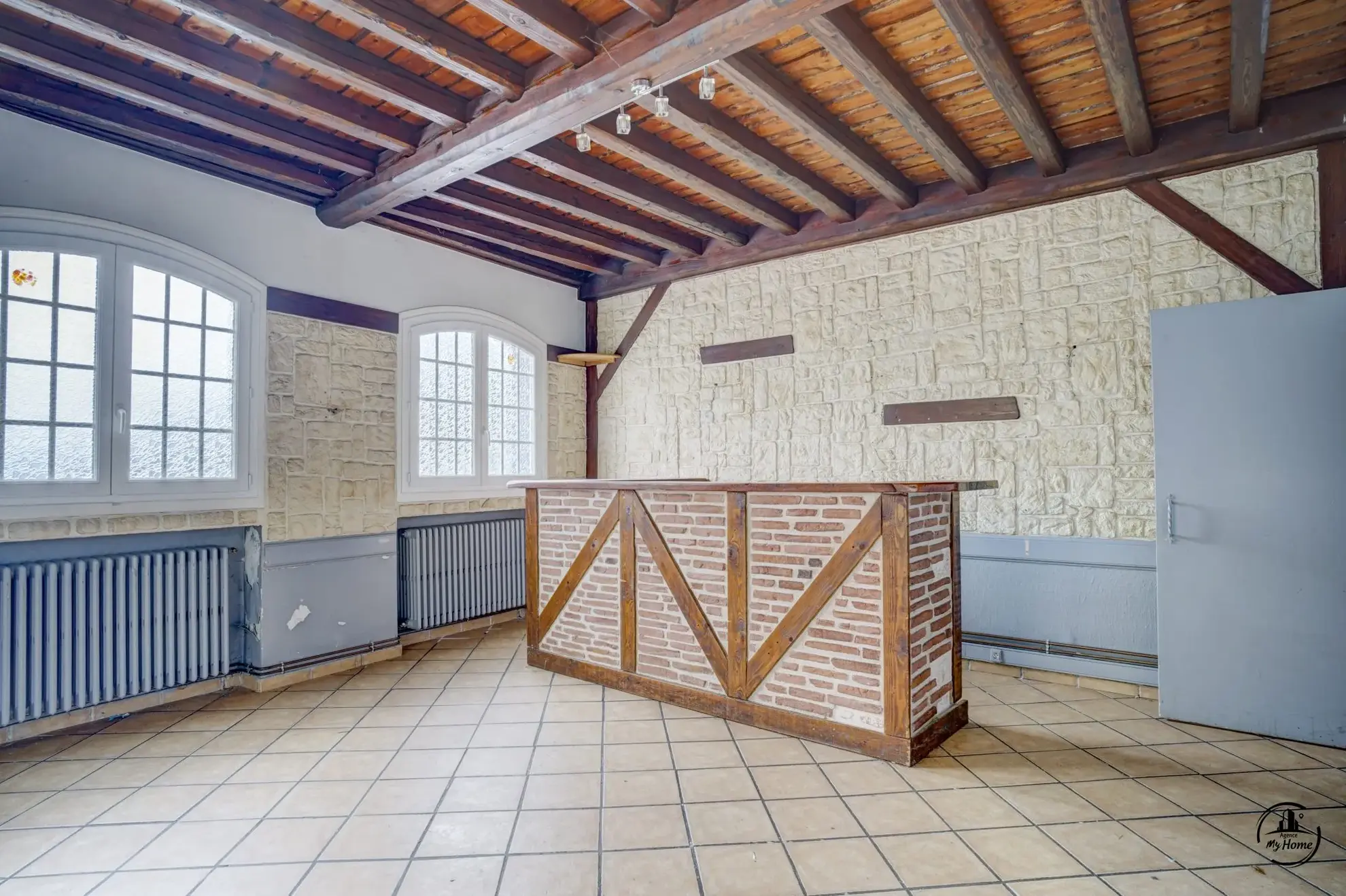 Immeuble de caractère à Saint-Héand avec fort potentiel, 270 m² à vendre 