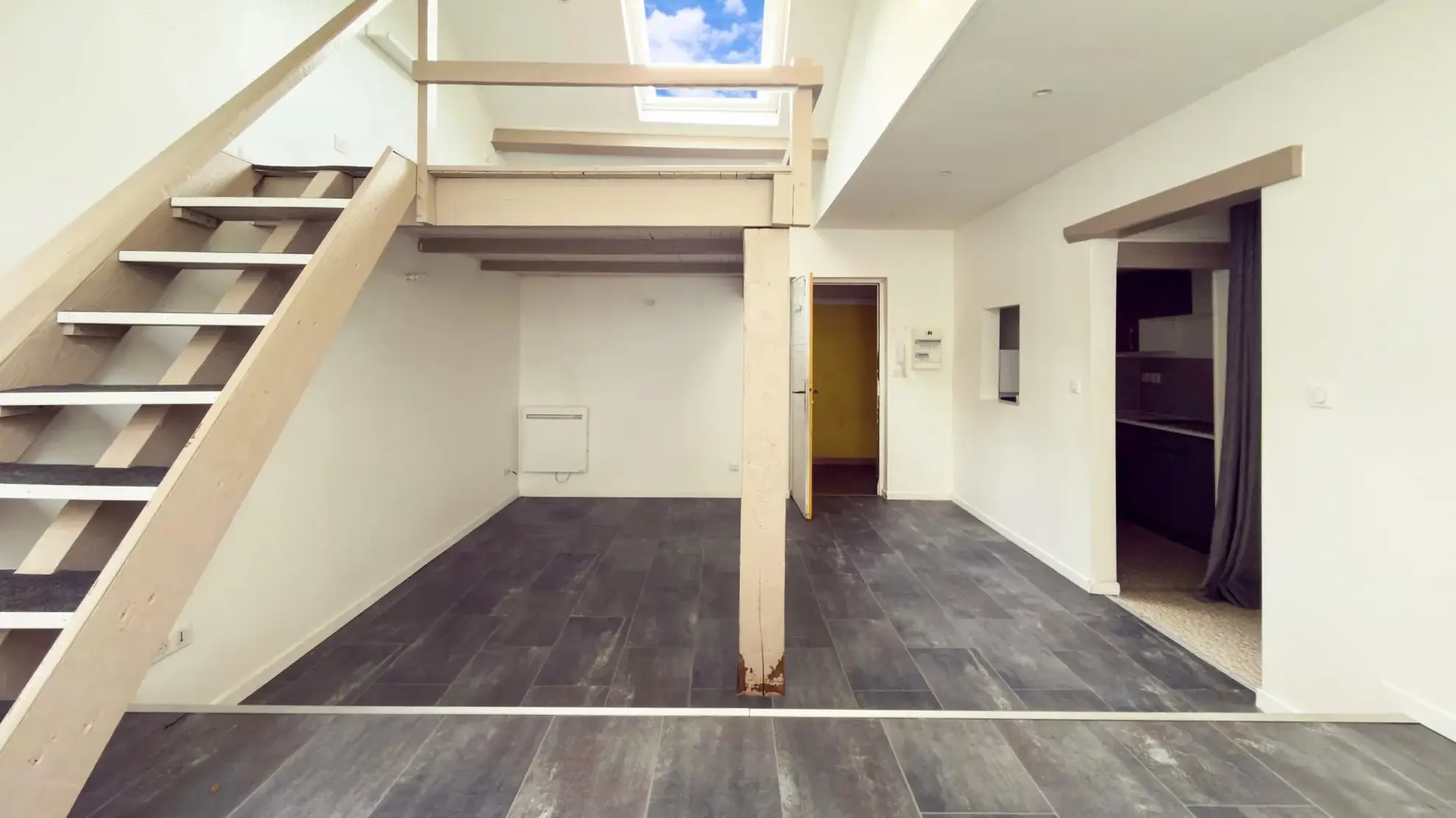 Charmant studio en centre-ville d'Épinal, idéal pour étudiant, avec mezzanine et cuisine équipée