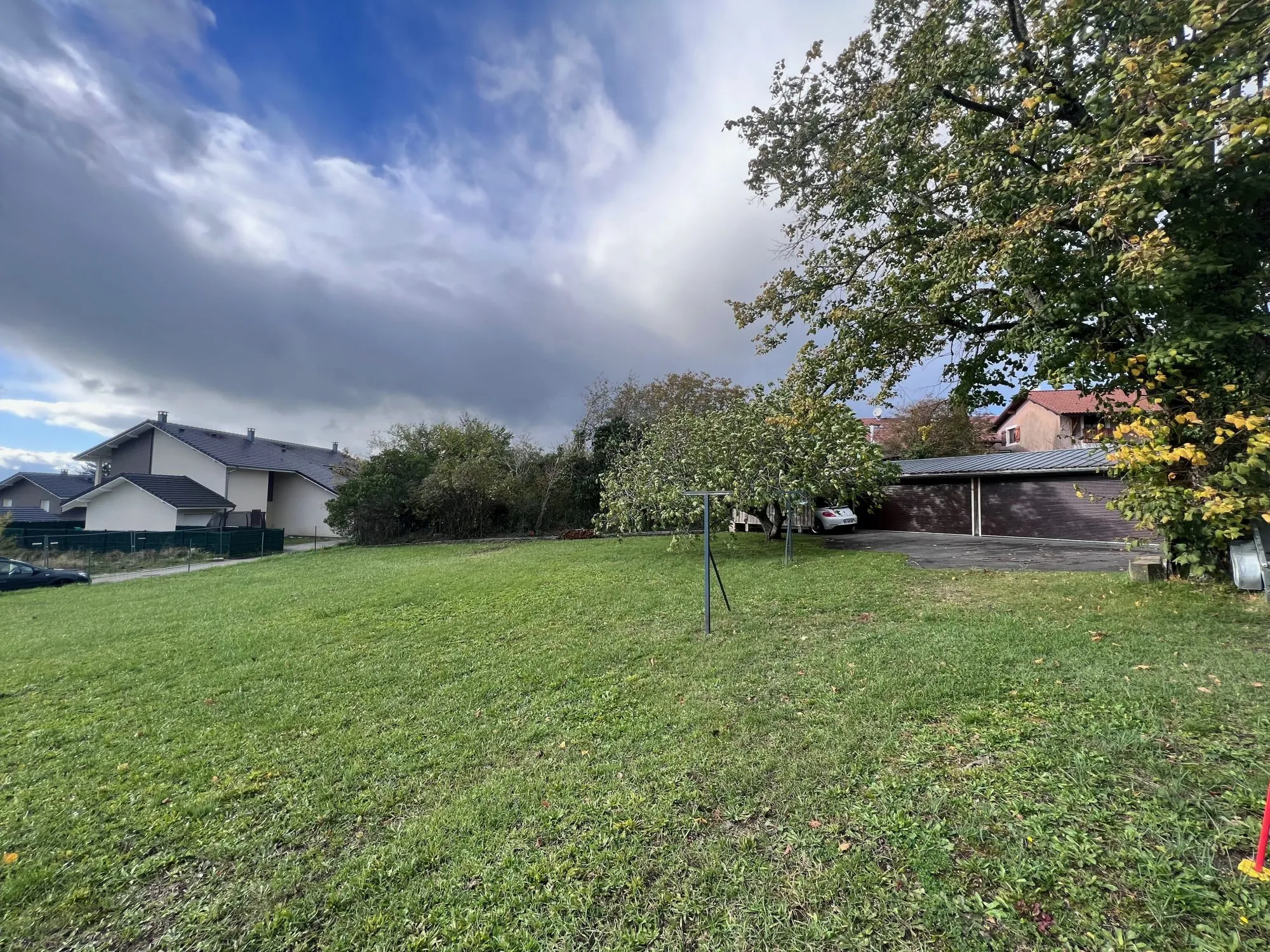 Terrain constructible de 464 m² à Loisin avec garage, zone UH, prix 200 000 €