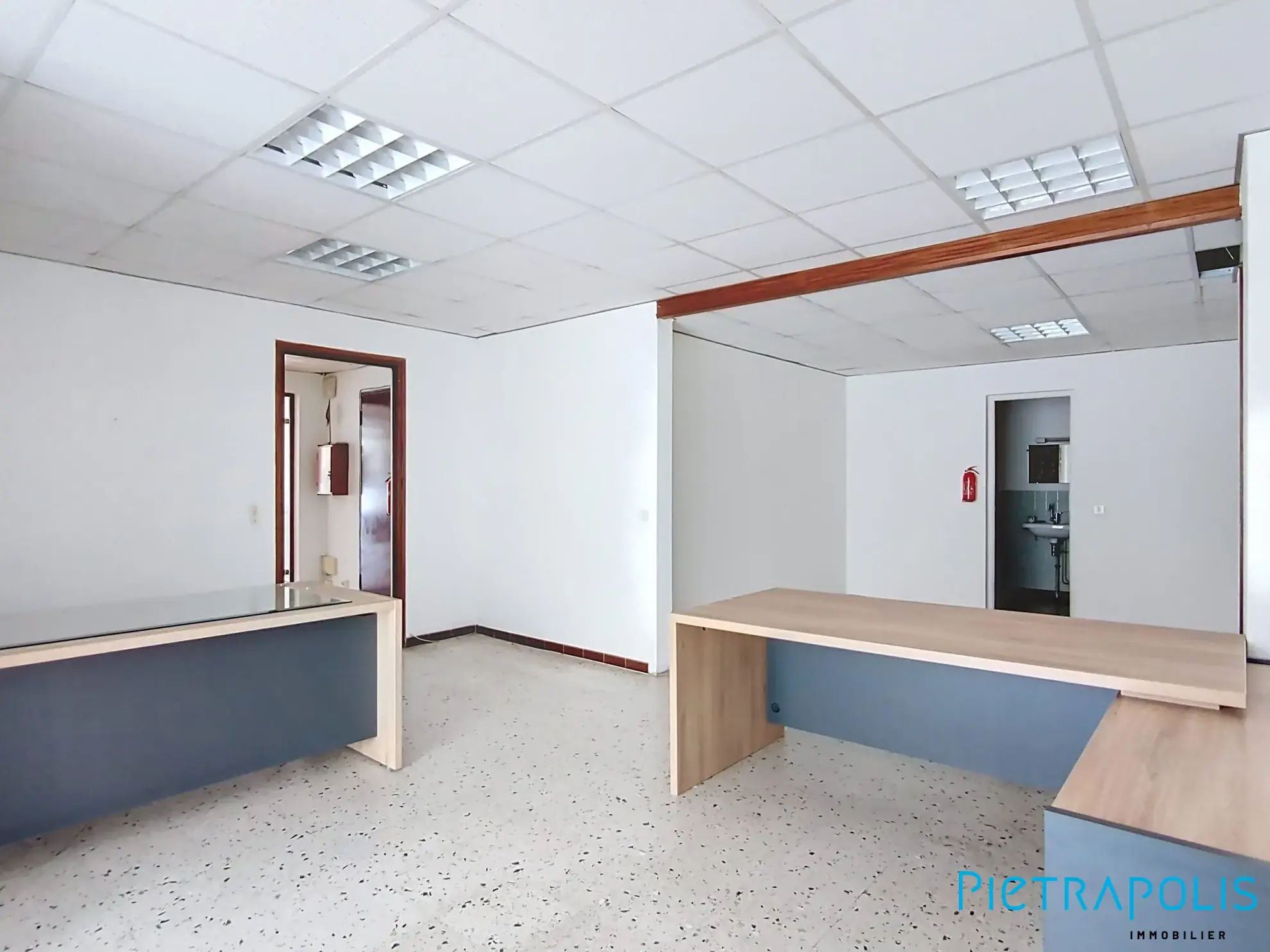 Local commercial à vendre au centre de Sète – 55,09 m² avec vitrines sécurisées 