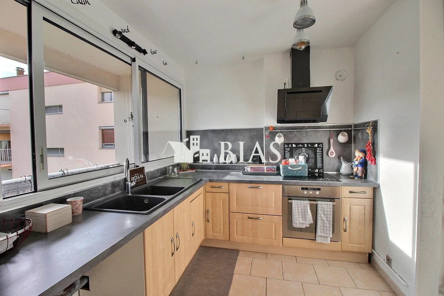 Appartement lumineux avec balcon, cave et garage à Saint-Pierre-lès-Elbeuf 