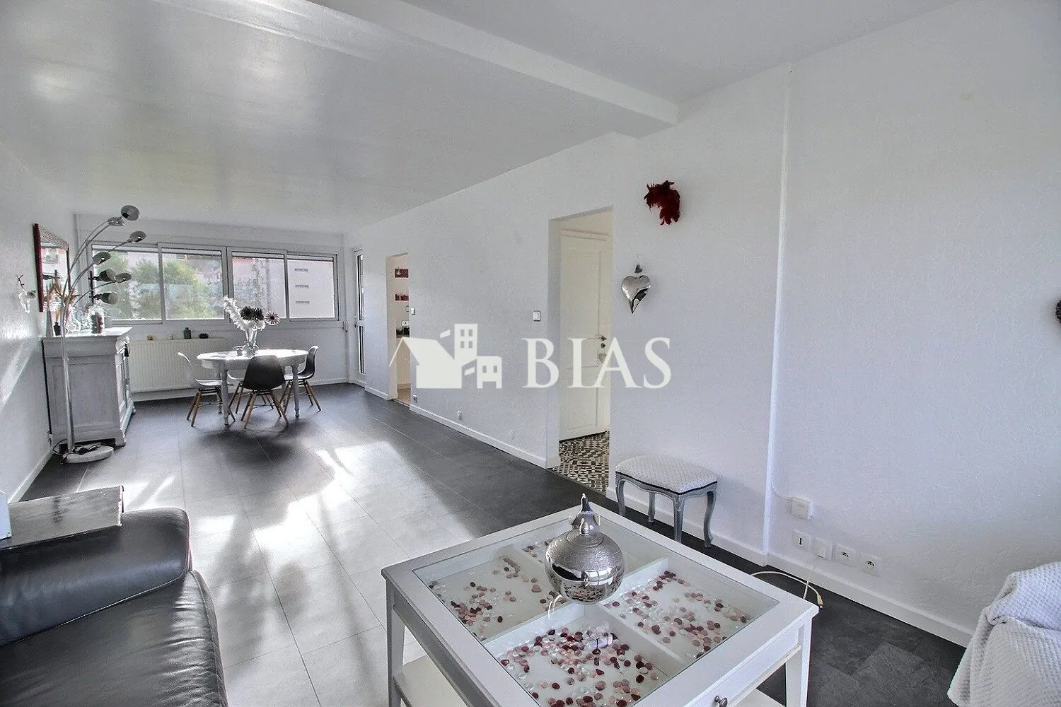 Appartement lumineux avec balcon, cave et garage à Saint-Pierre-lès-Elbeuf