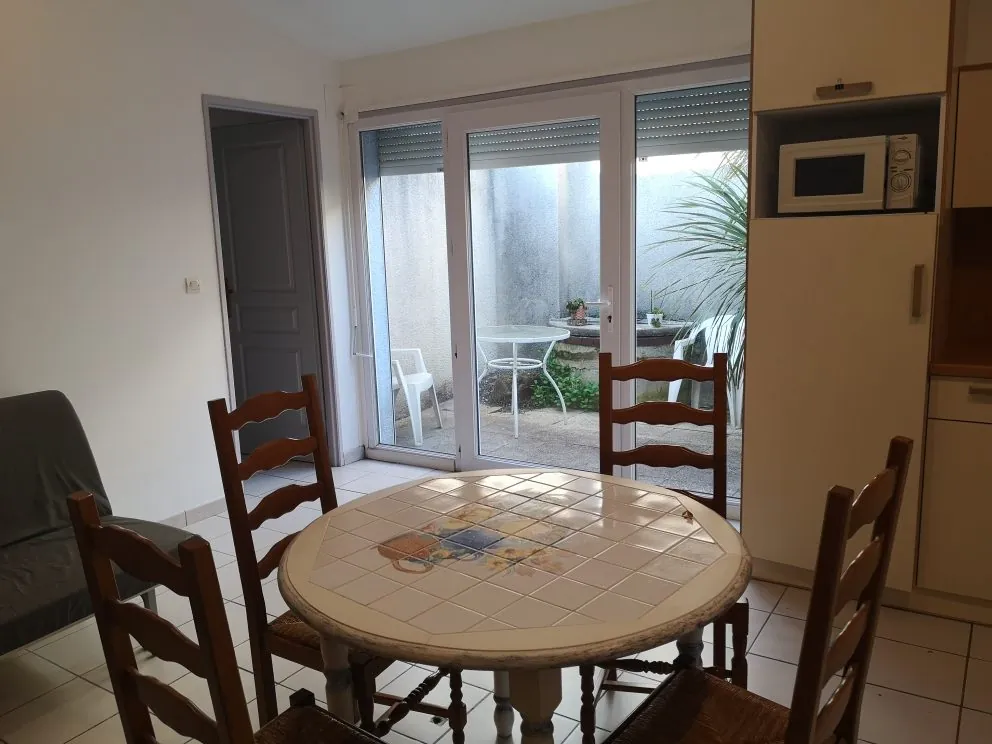 Maison à vendre à Lesparre Médoc avec patio et jardin, idéal investissement