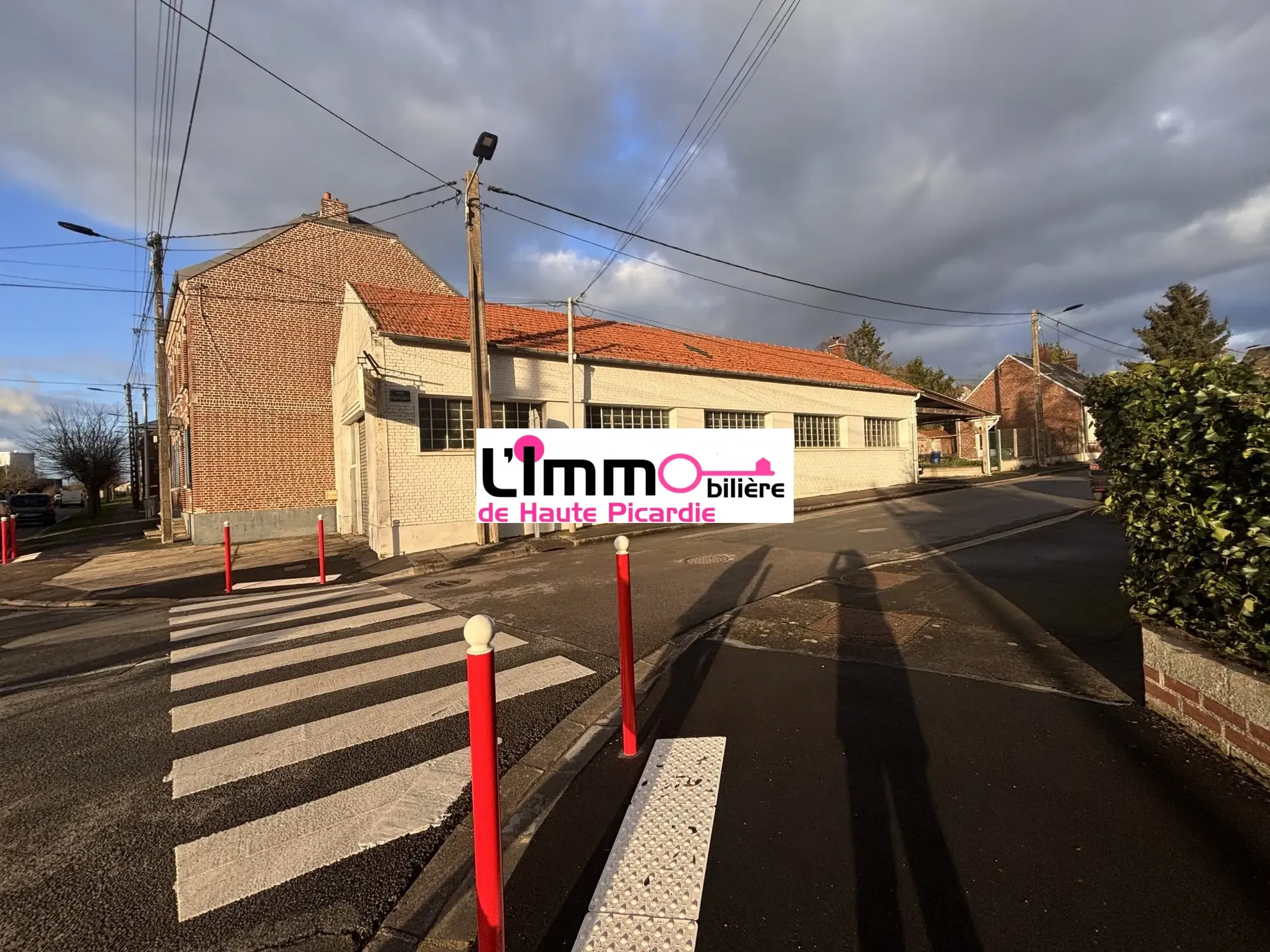 A vendre entrepôt professionnel de 180 m² à Nesle (80190) avec bureau et atelier