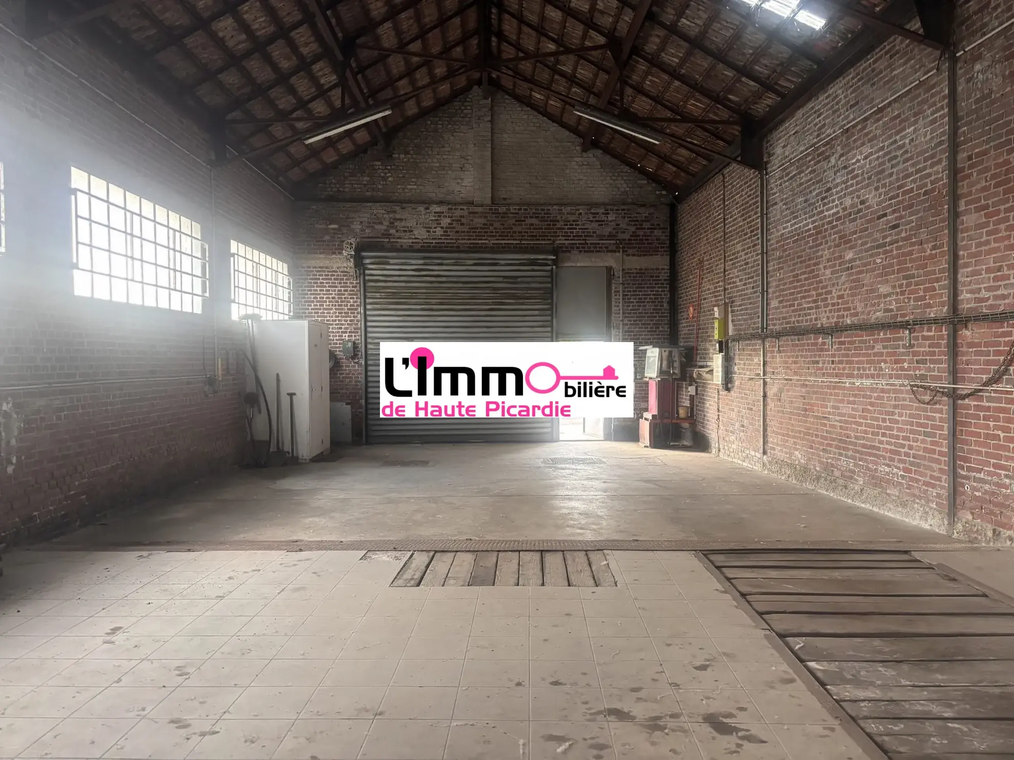 A vendre entrepôt professionnel de 180 m² à Nesle (80190) avec bureau et atelier 