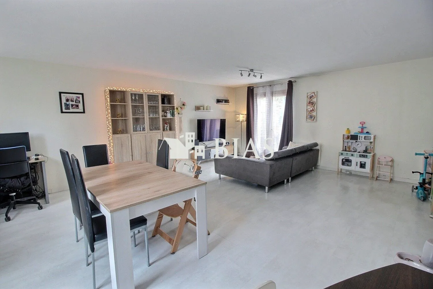 Maison jumelée à vendre à Caudebec-lès-Elbeuf avec jardin et stationnement 