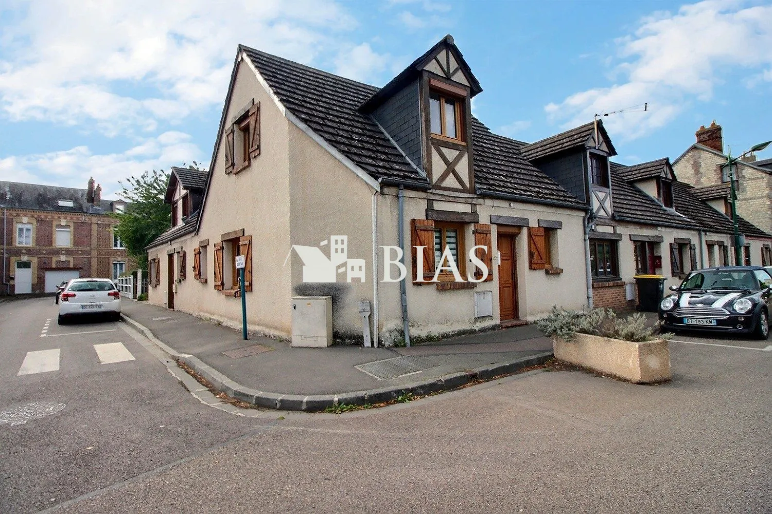 Maison jumelée à vendre à Caudebec-lès-Elbeuf avec jardin et stationnement