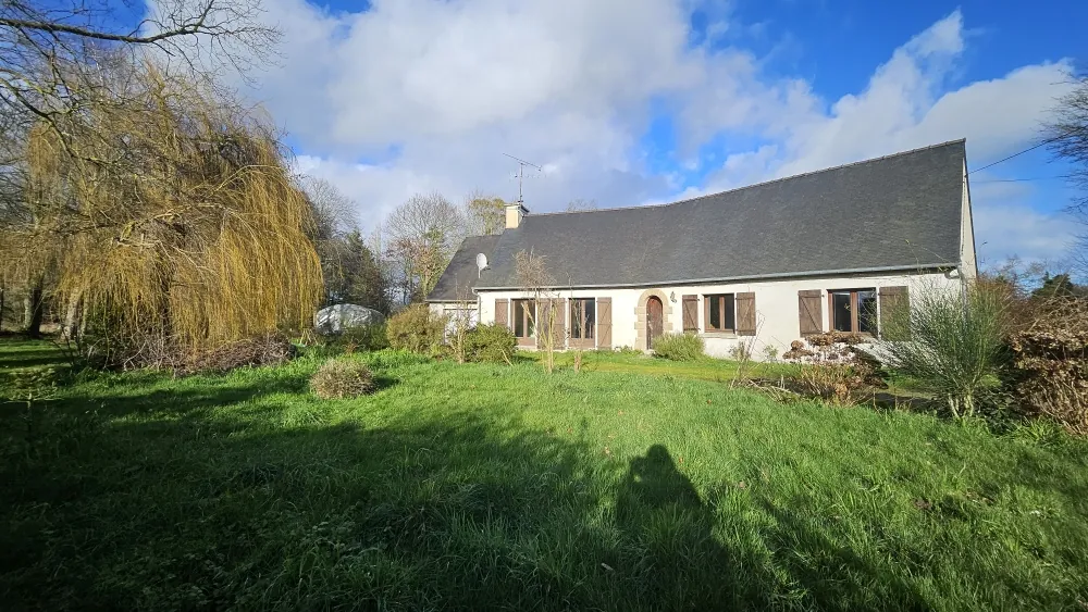 Maison T6 à rénover avec vie de plain-pied à Plouha, terrain de 5154 m², proche mer et commerces 