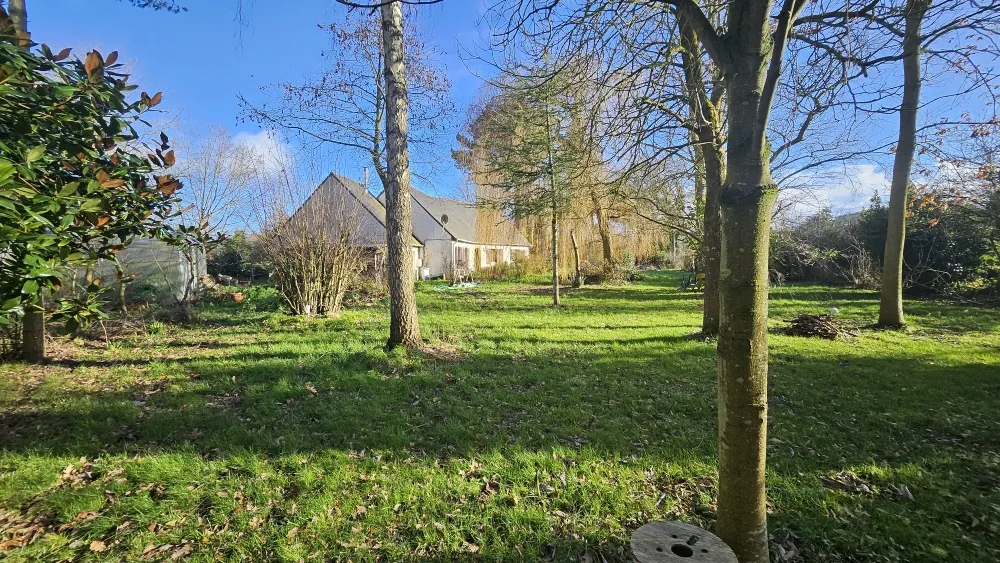 Maison T6 à rénover avec vie de plain-pied à Plouha, terrain de 5154 m², proche mer et commerces